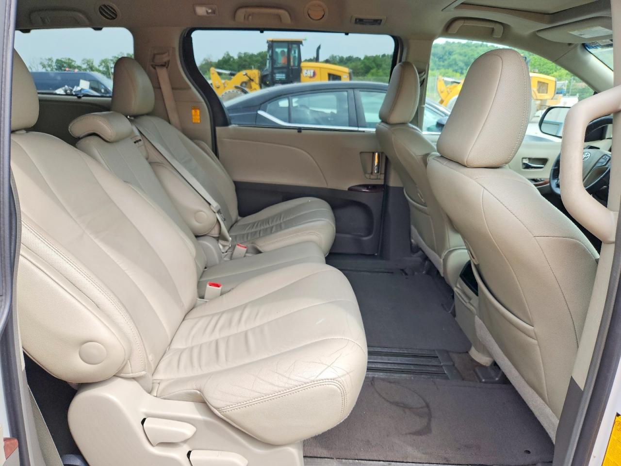 2014 Toyota Sienna Xle 8-passenger White vin: 5TDYK3DCXES508905