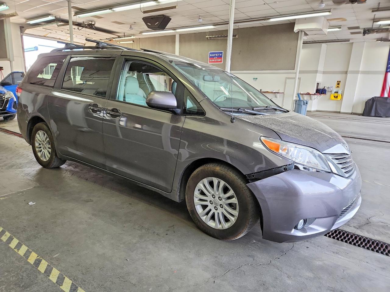 2014 Toyota Sienna Xle 8-passenger Gray vin: 5TDYK3DCXES522402