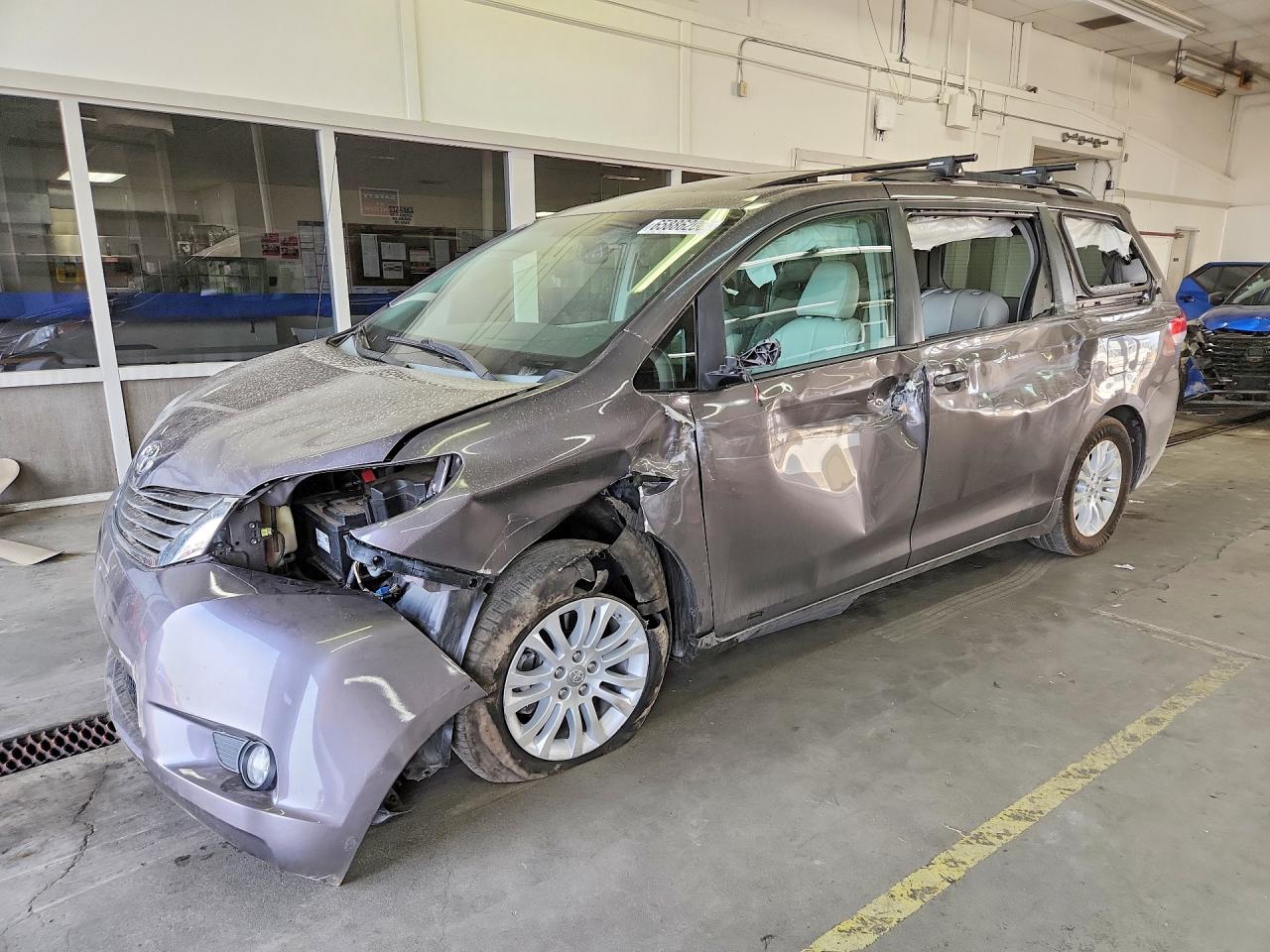 2014 Toyota Sienna Xle 8-passenger Gray vin: 5TDYK3DCXES522402