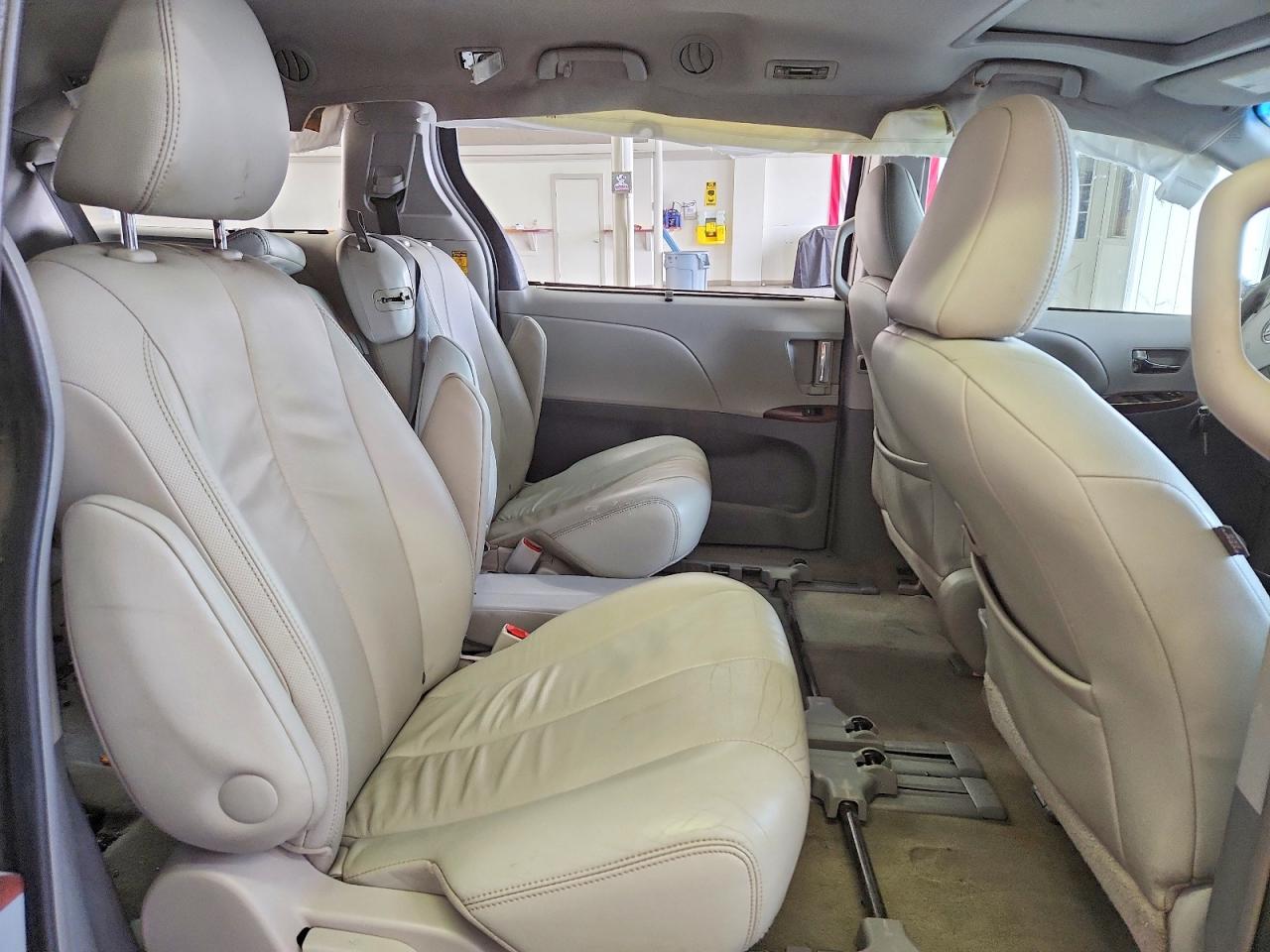 2014 Toyota Sienna Xle 8-passenger Gray vin: 5TDYK3DCXES522402