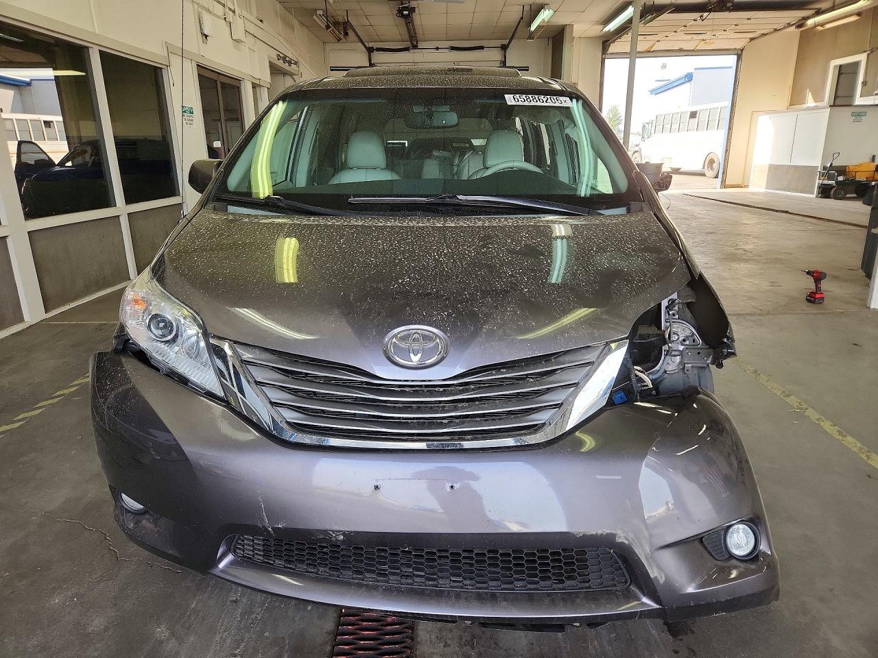 2014 Toyota Sienna Xle 8-passenger Gray vin: 5TDYK3DCXES522402