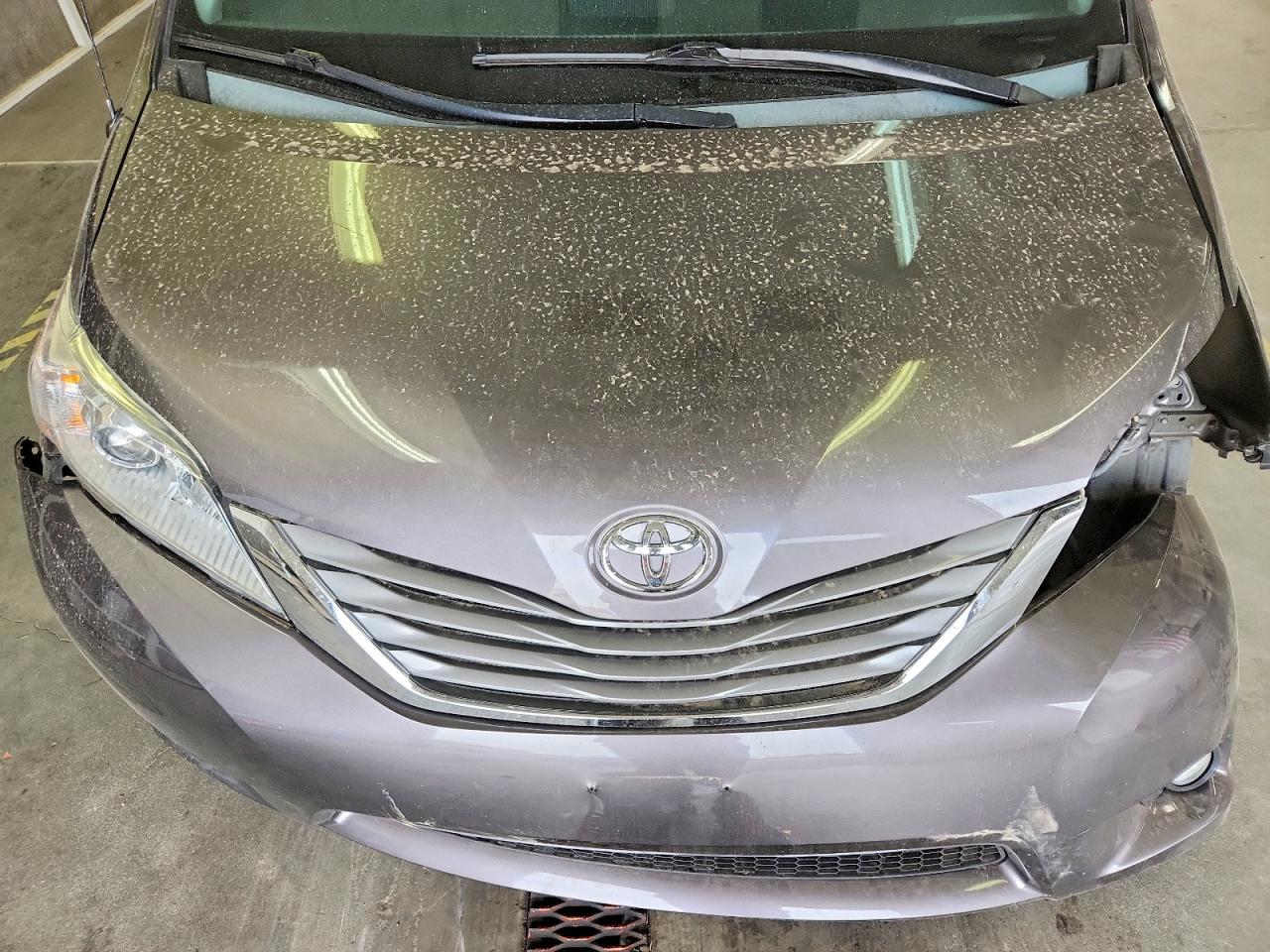 2014 Toyota Sienna Xle 8-passenger Gray vin: 5TDYK3DCXES522402