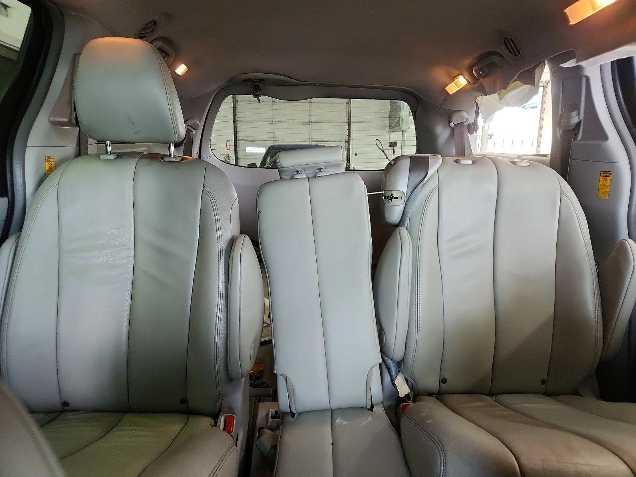 2014 Toyota Sienna Xle 8-passenger Gray vin: 5TDYK3DCXES522402