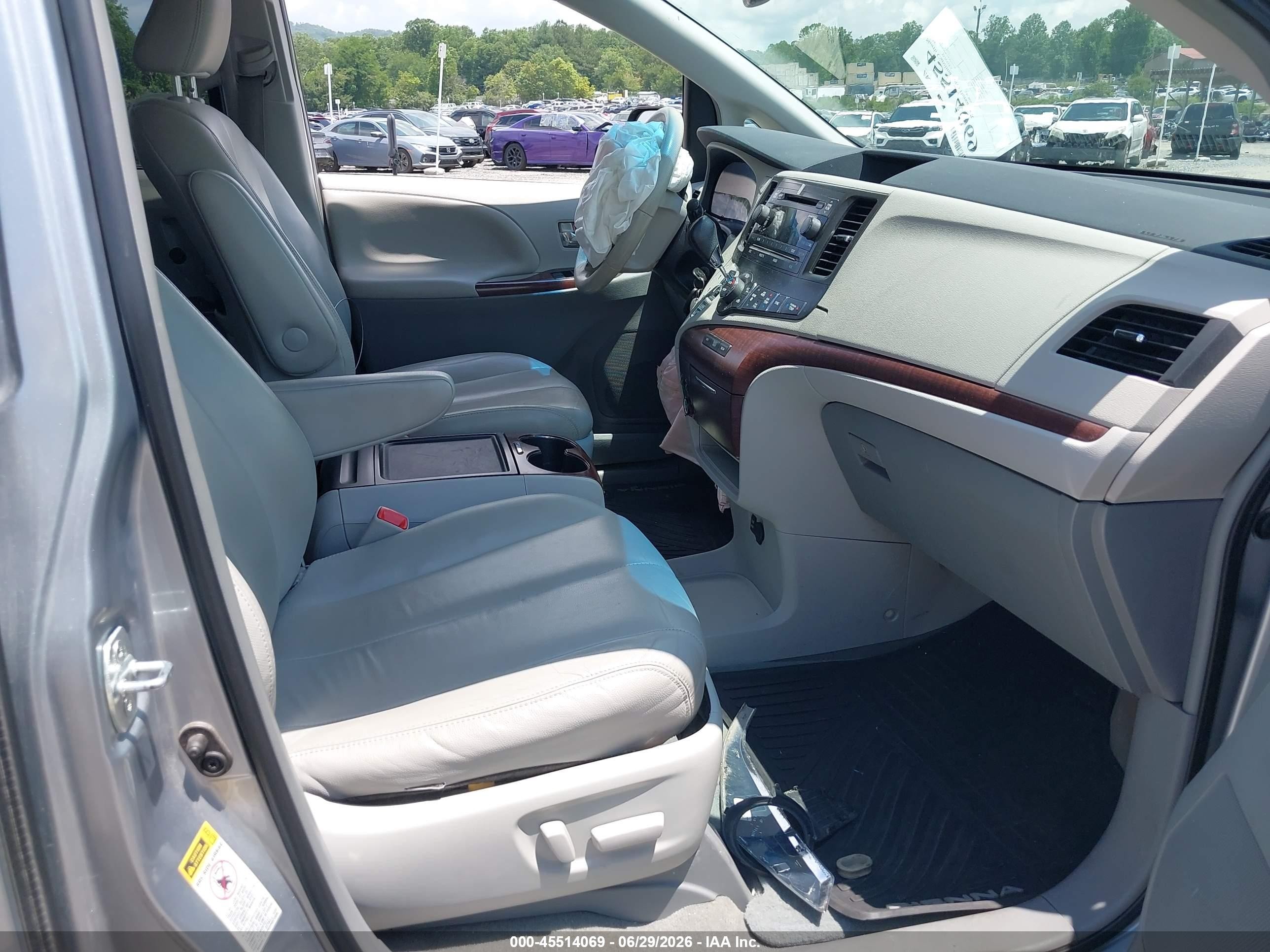 2014 Toyota Sienna Xle V6 8 Passenger Silver vin: 5TDYK3DCXES522478