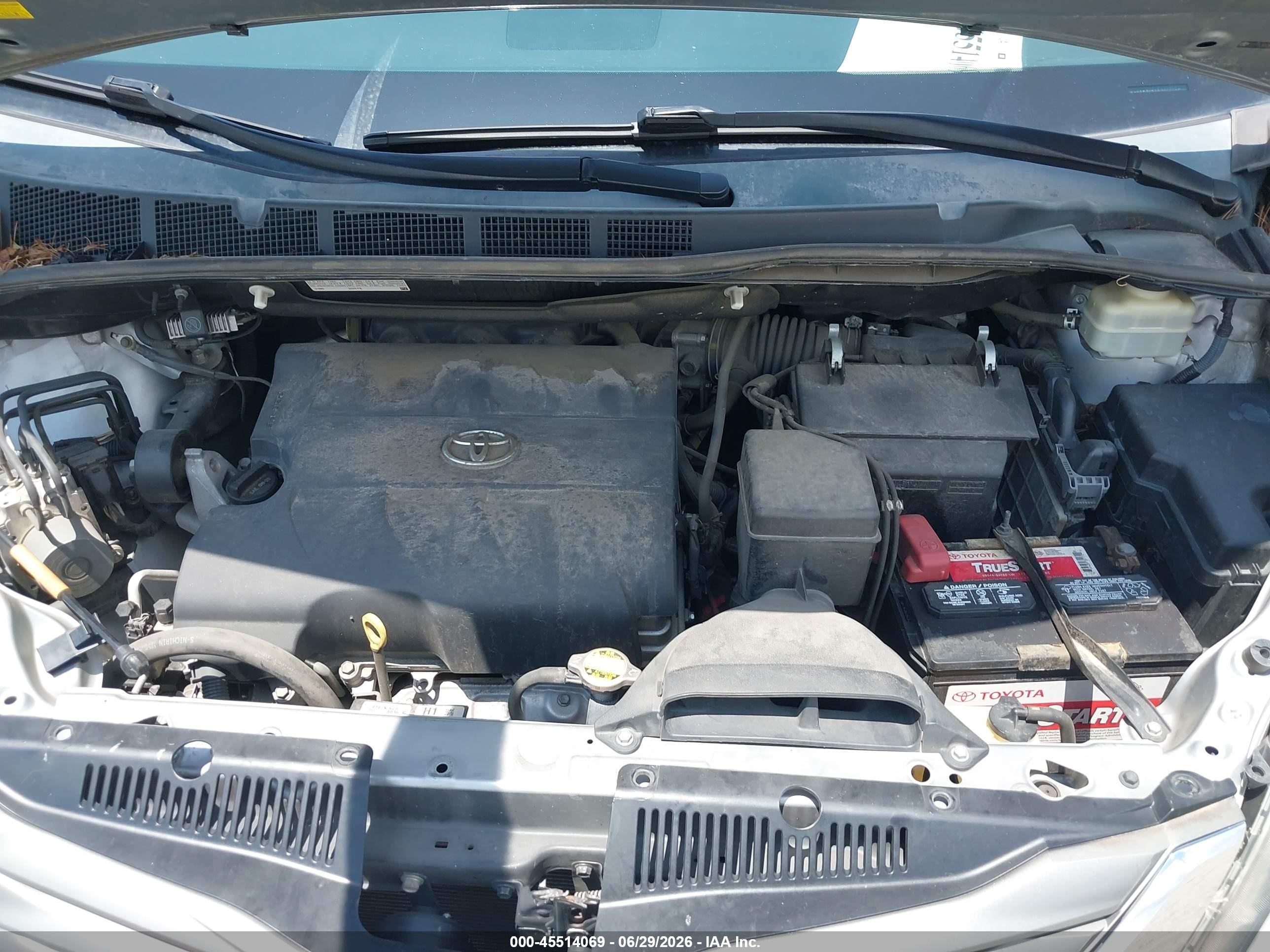 2014 Toyota Sienna Xle V6 8 Passenger Silver vin: 5TDYK3DCXES522478