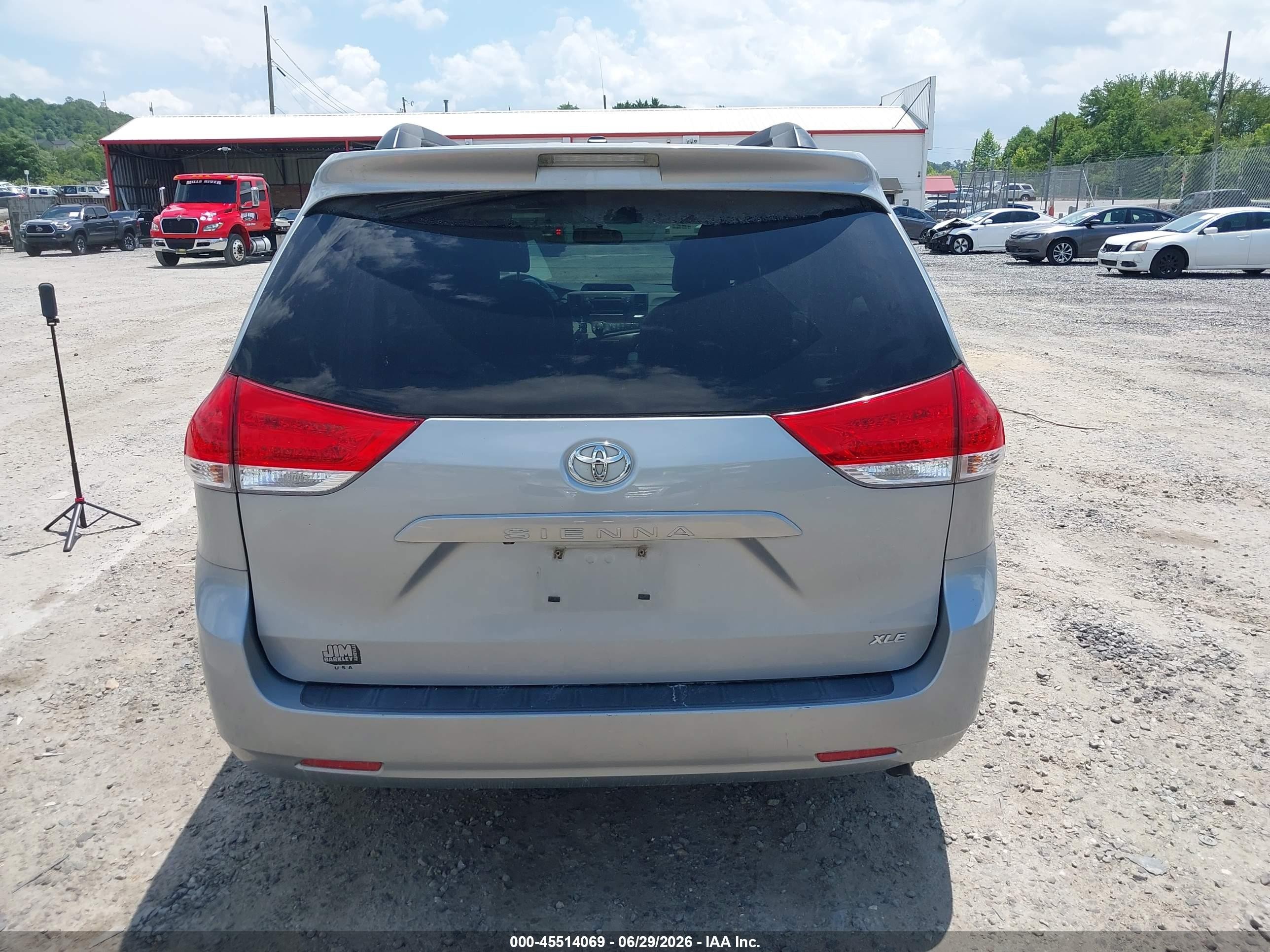 2014 Toyota Sienna Xle V6 8 Passenger Silver vin: 5TDYK3DCXES522478