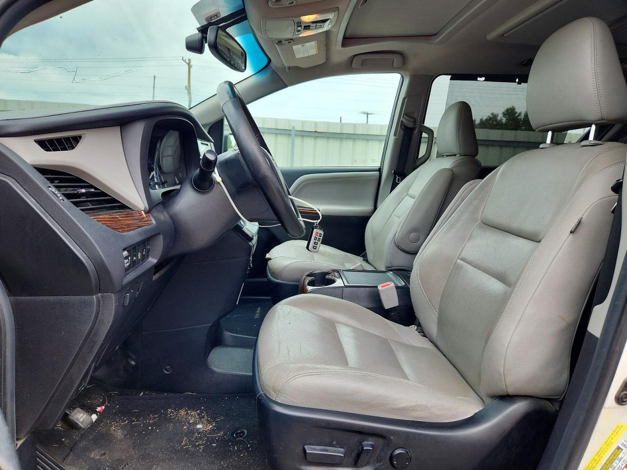 2015 Toyota Sienna Limited Premium 7-passenger White vin: 5TDYK3DCXFS533160