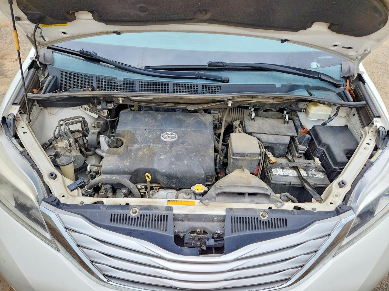 2015 Toyota Sienna Limited Premium 7-passenger White vin: 5TDYK3DCXFS533160