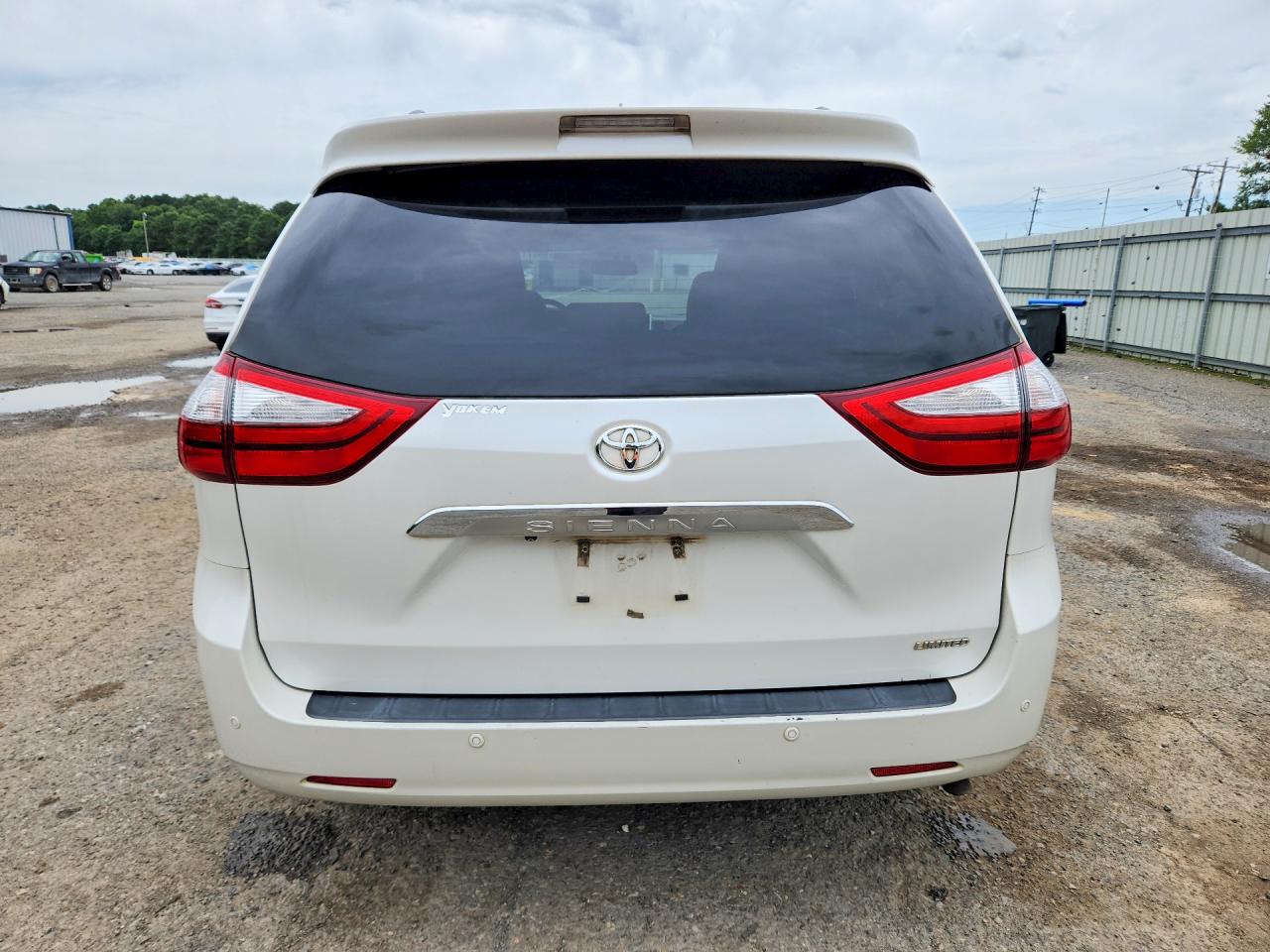 2015 Toyota Sienna Limited Premium 7-passenger White vin: 5TDYK3DCXFS533160