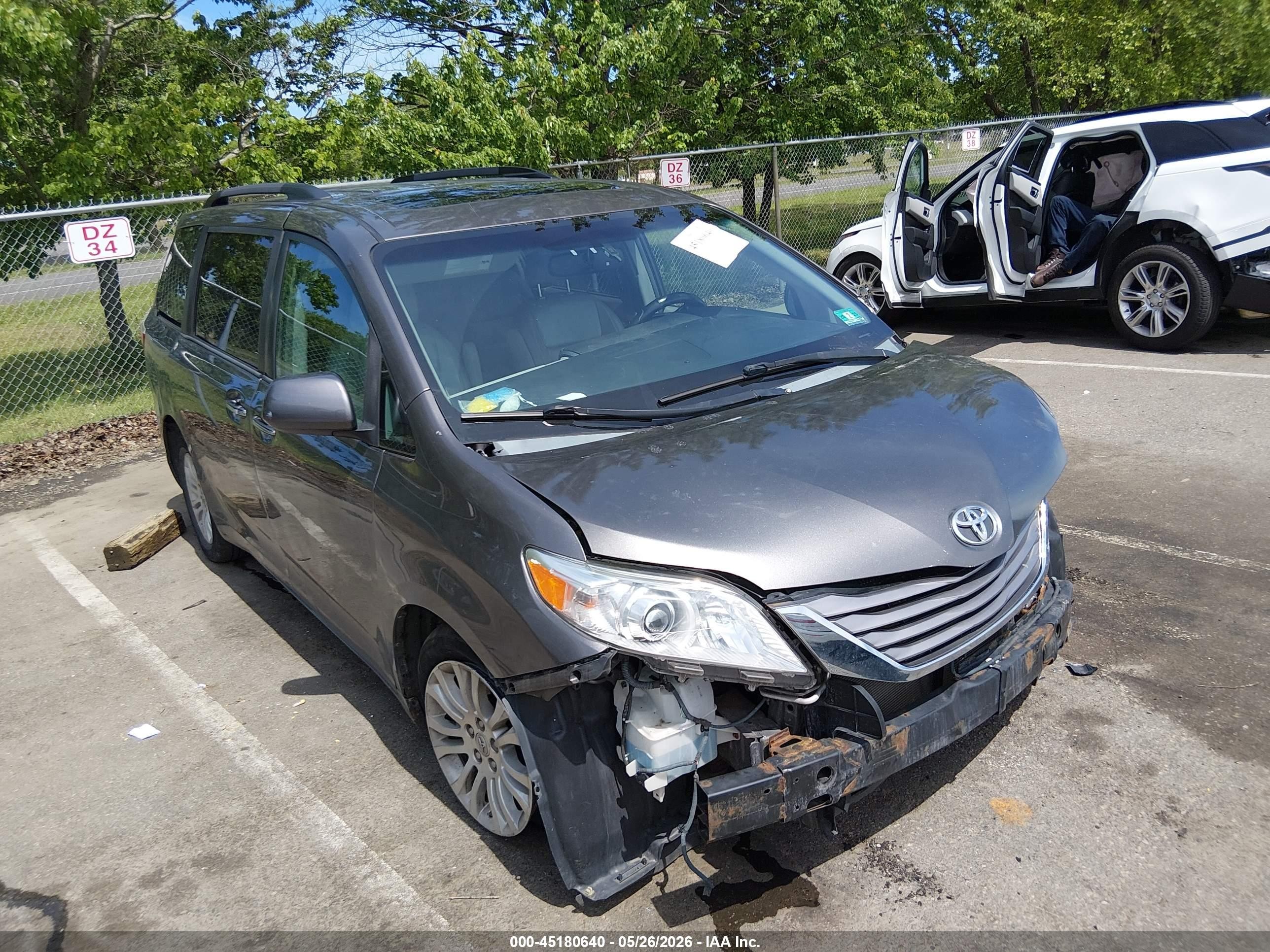 2015 Toyota Sienna Xle 8 Passenger Gray vin: 5TDYK3DCXFS546930