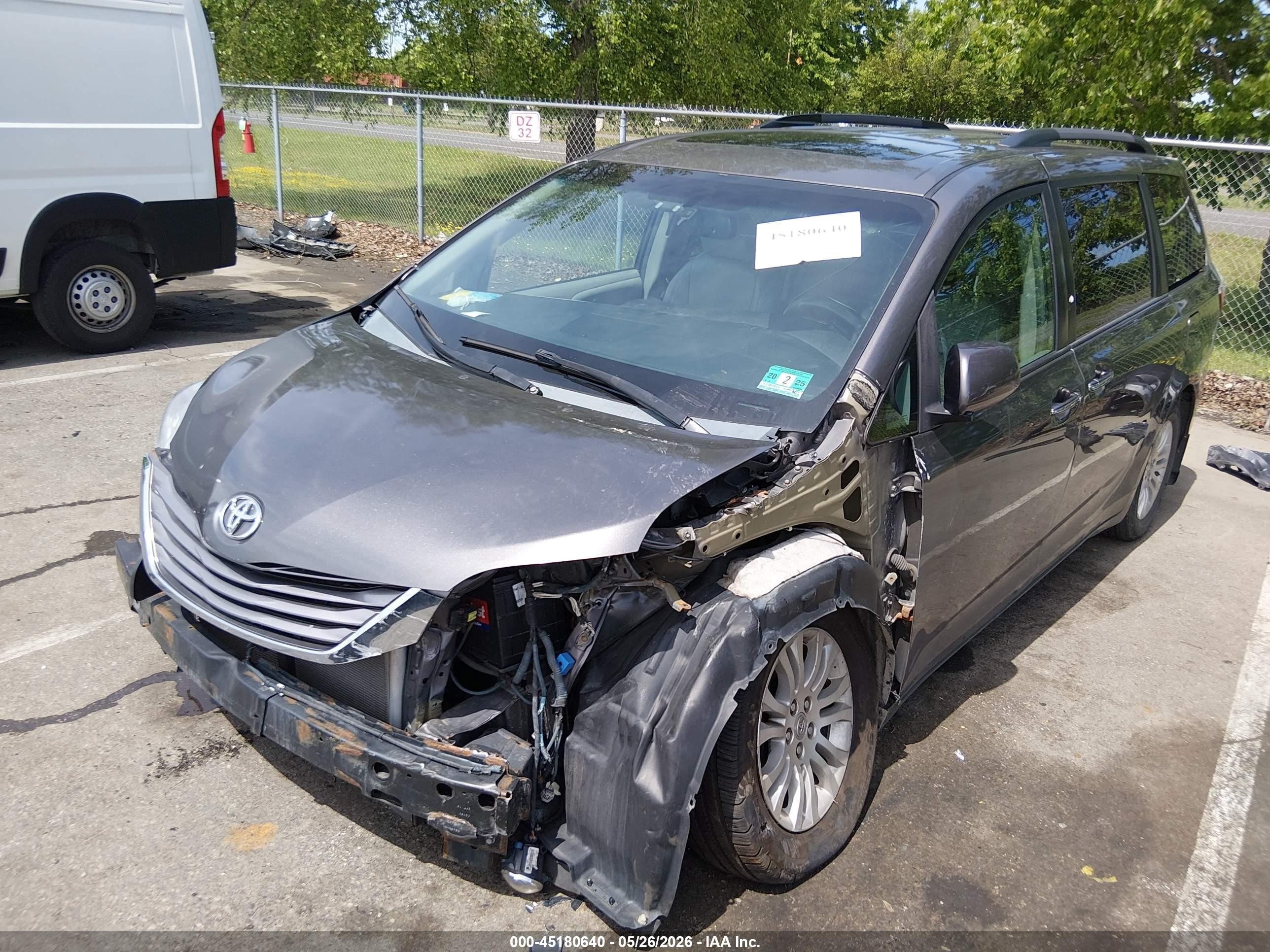2015 Toyota Sienna Xle 8 Passenger Gray vin: 5TDYK3DCXFS546930