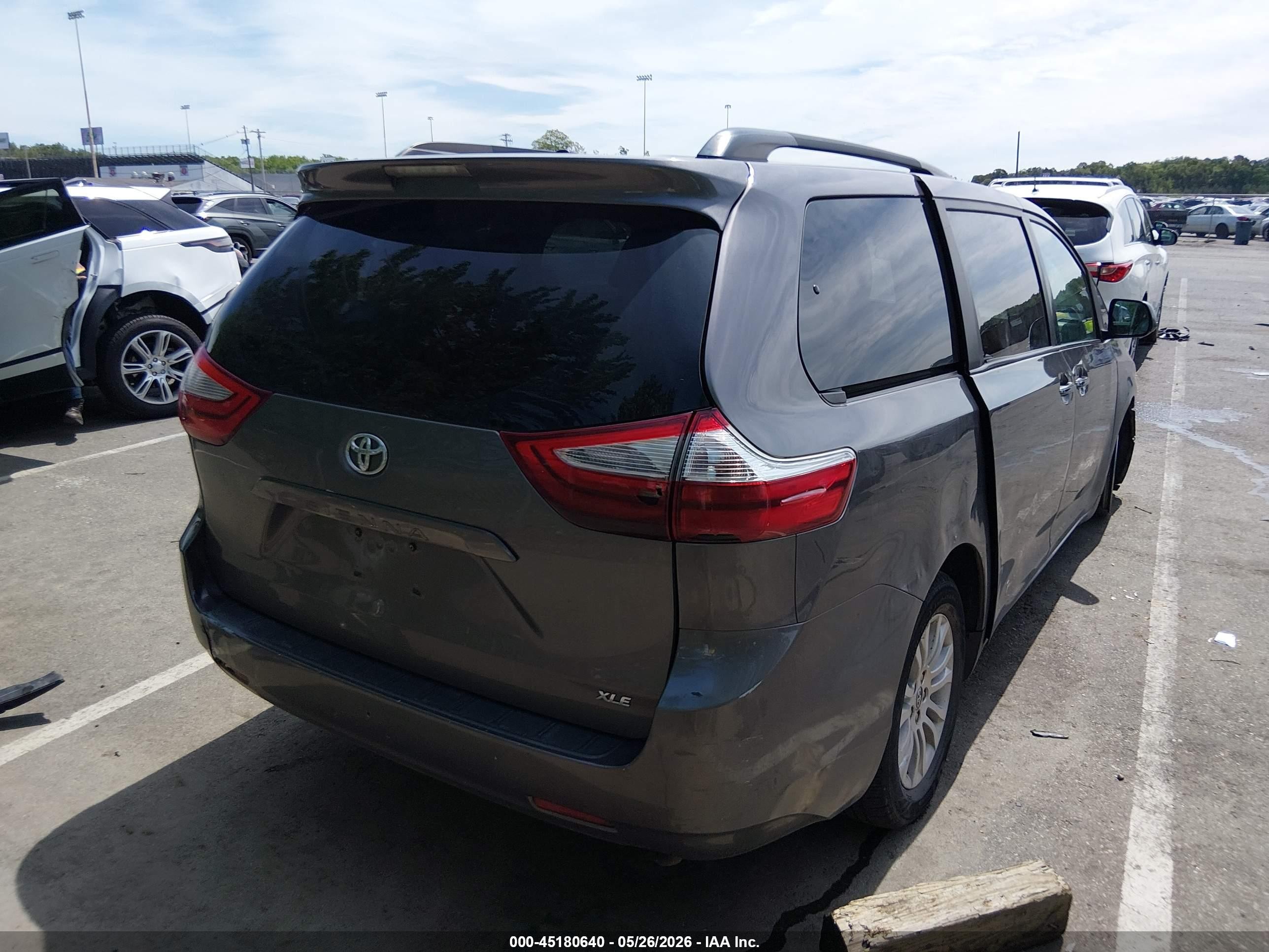 2015 Toyota Sienna Xle 8 Passenger Gray vin: 5TDYK3DCXFS546930