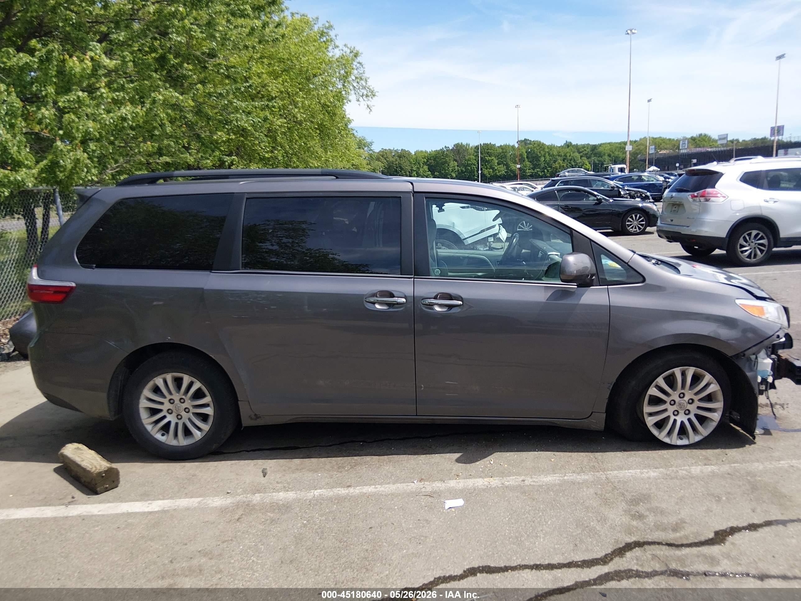 2015 Toyota Sienna Xle 8 Passenger Gray vin: 5TDYK3DCXFS546930