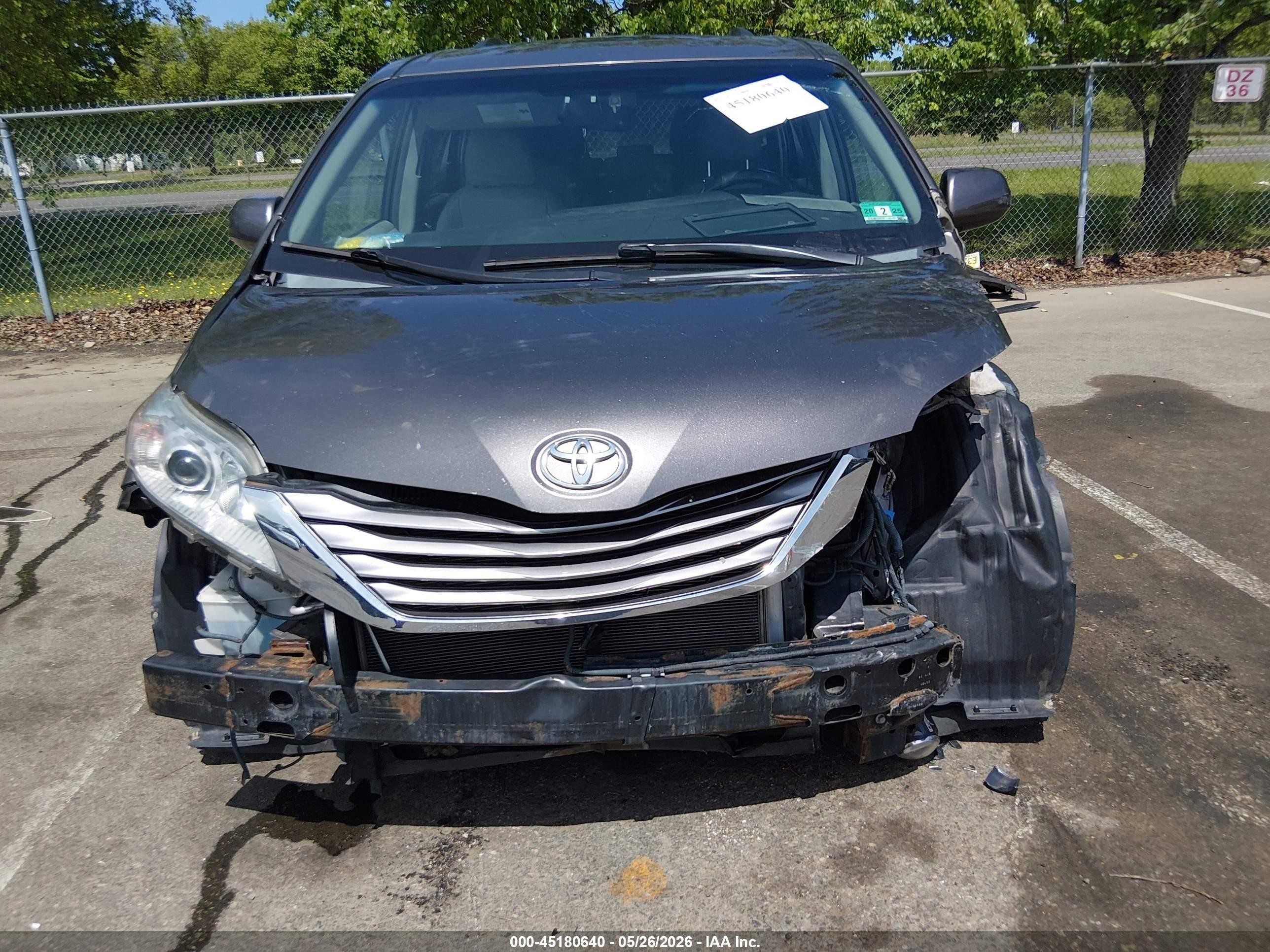 2015 Toyota Sienna Xle 8 Passenger Gray vin: 5TDYK3DCXFS546930