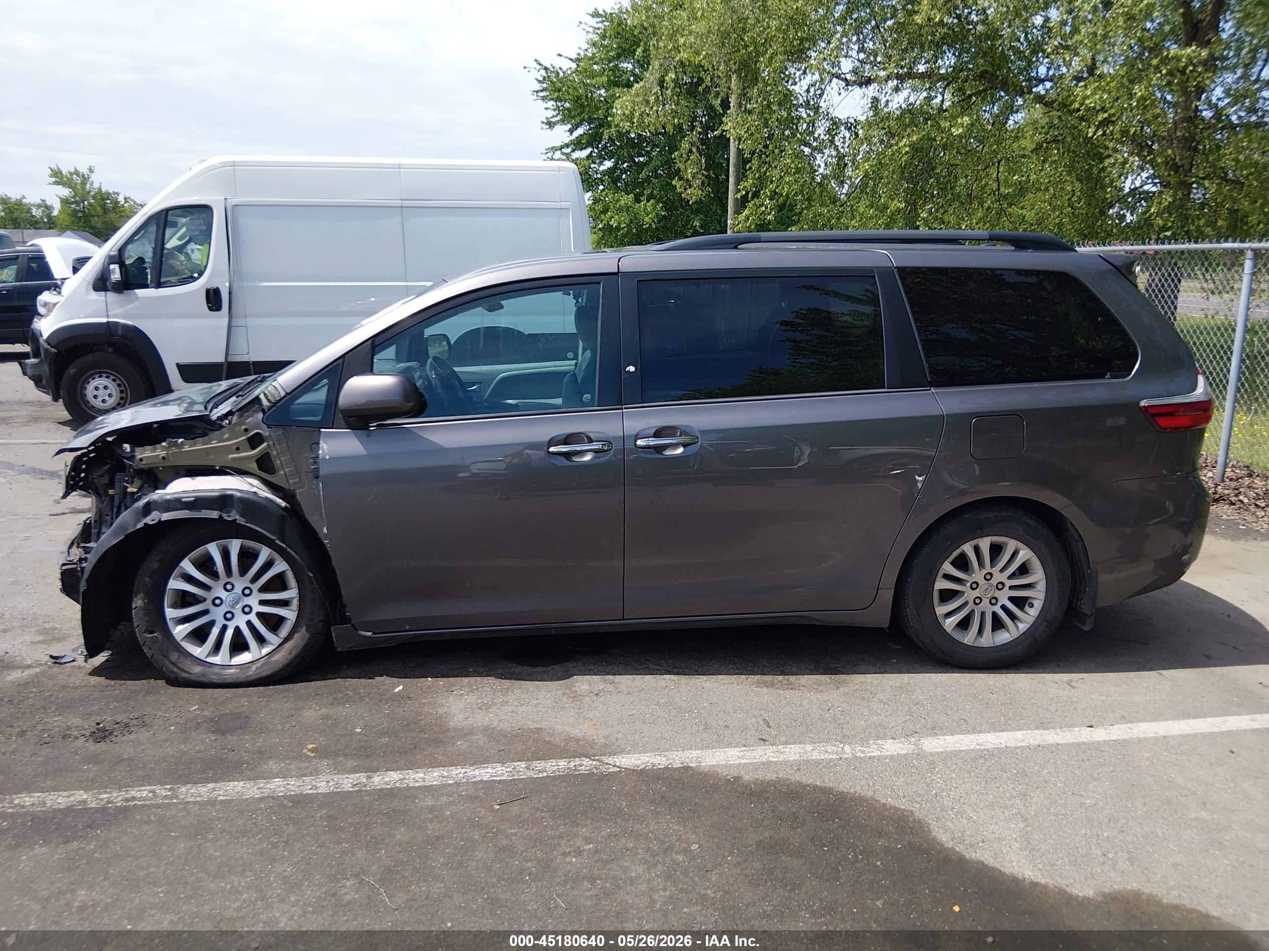 2015 Toyota Sienna Xle 8 Passenger Gray vin: 5TDYK3DCXFS546930