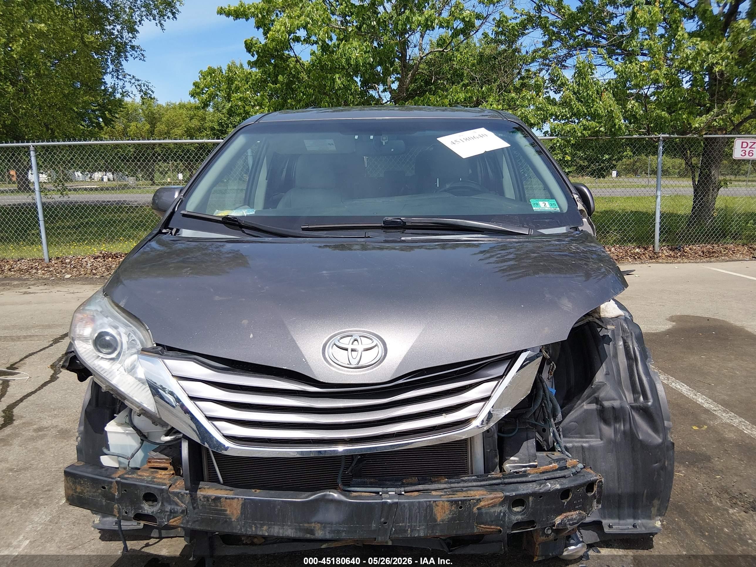 2015 Toyota Sienna Xle 8 Passenger Gray vin: 5TDYK3DCXFS546930