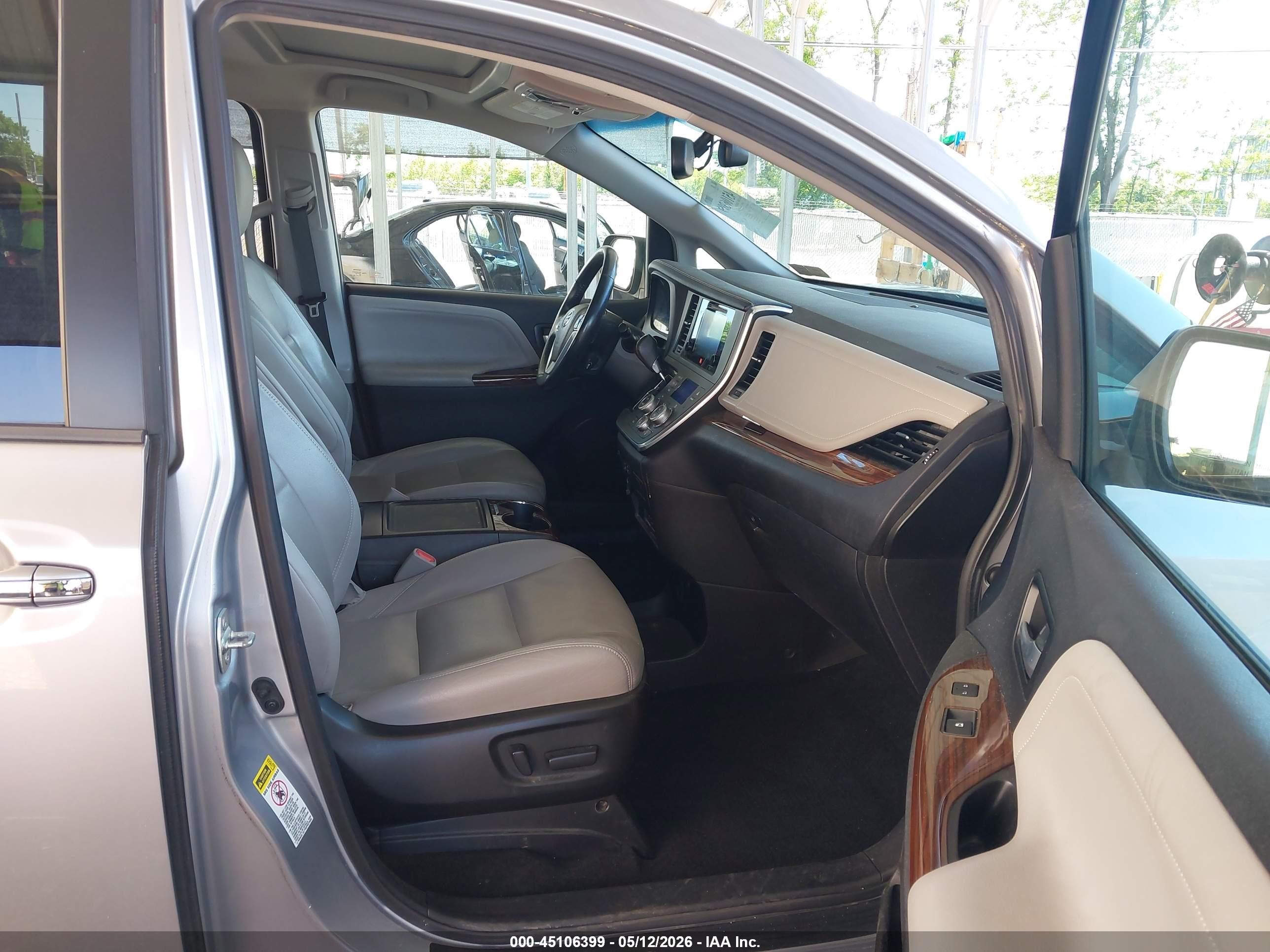 2015 Toyota Sienna Limited Premium 7 Passenger Серебряный vin: 5TDYK3DCXFS550136