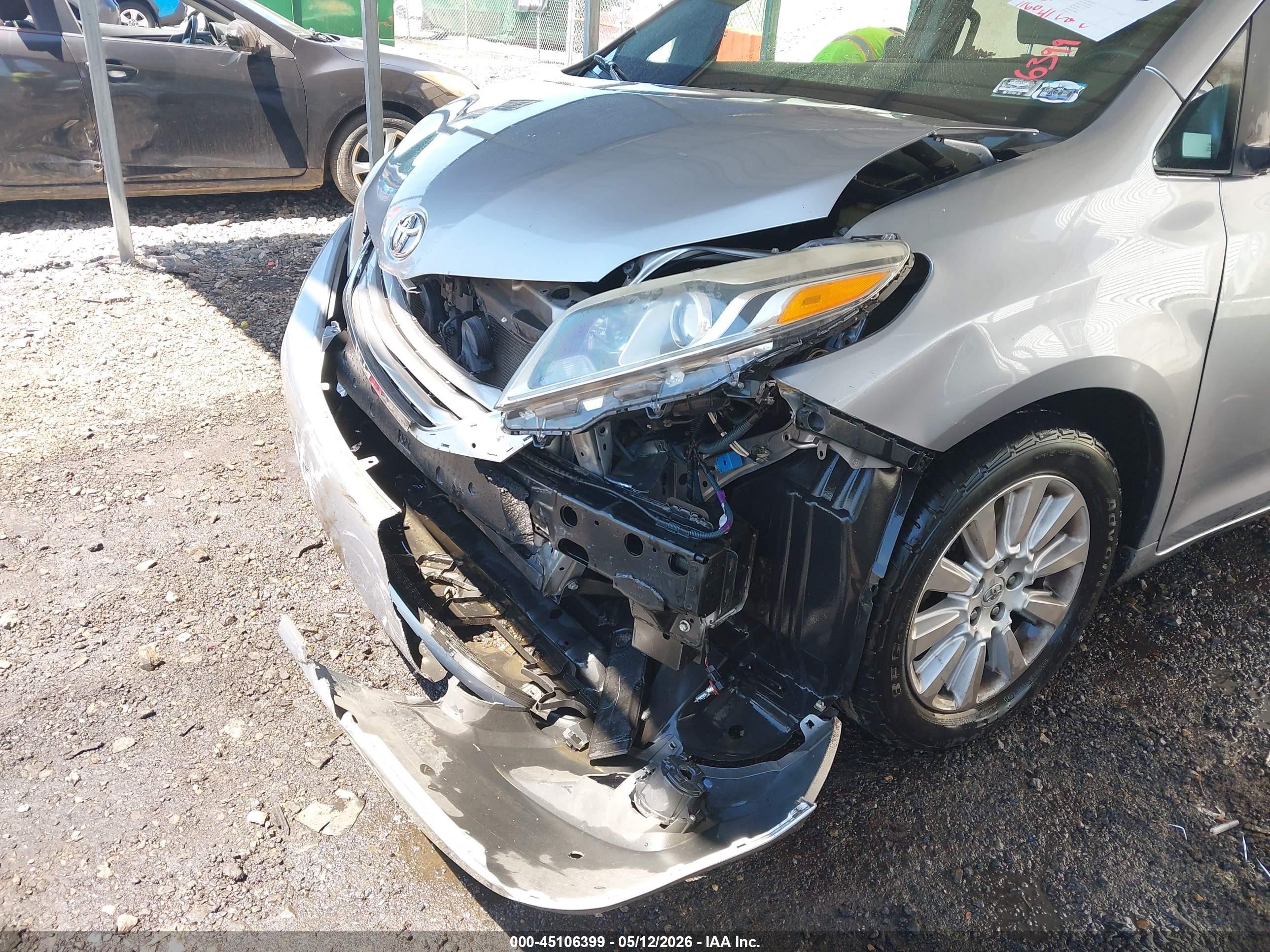 2015 Toyota Sienna Limited Premium 7 Passenger Серебряный vin: 5TDYK3DCXFS550136