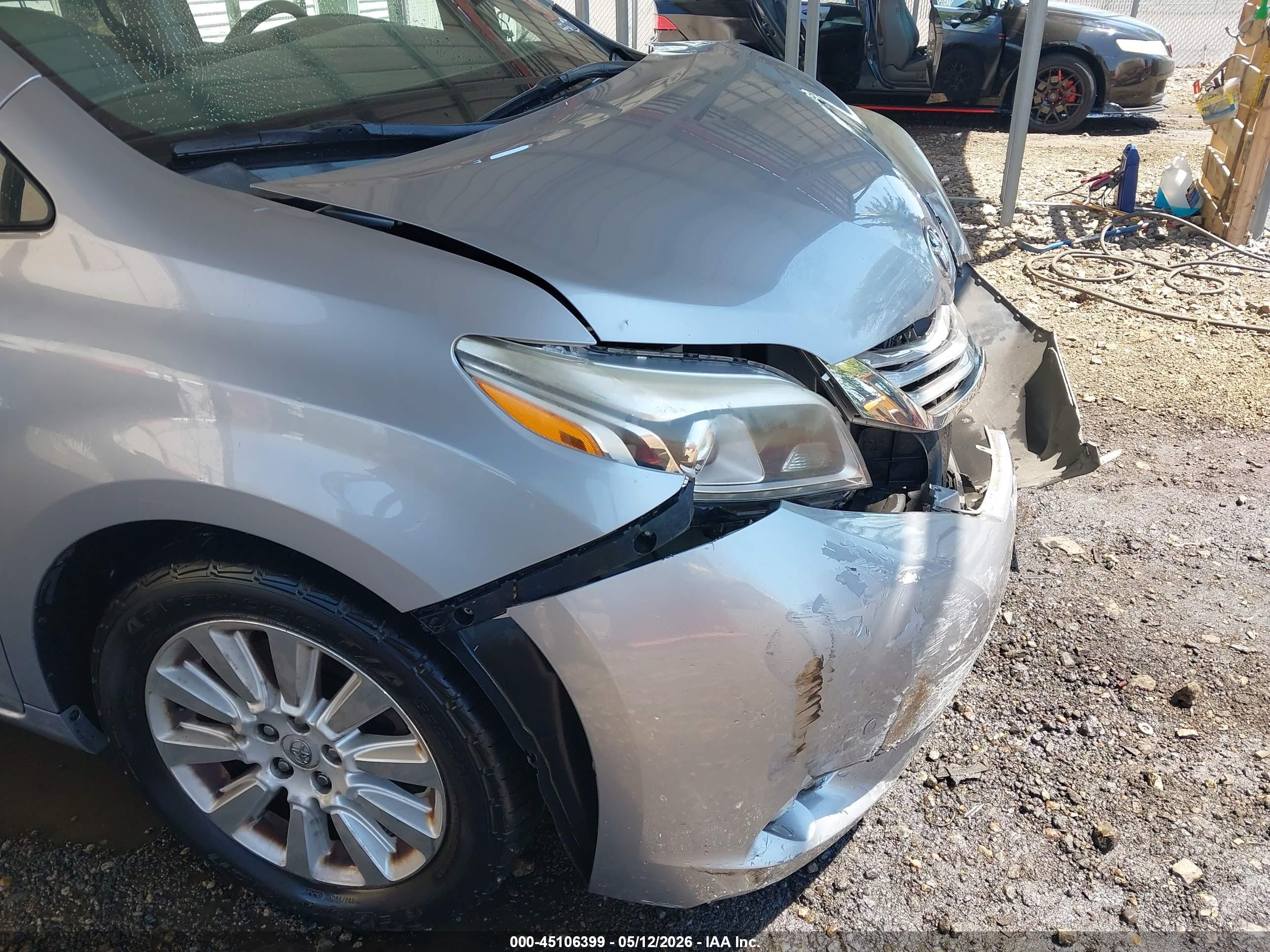 2015 Toyota Sienna Limited Premium 7 Passenger Серебряный vin: 5TDYK3DCXFS550136