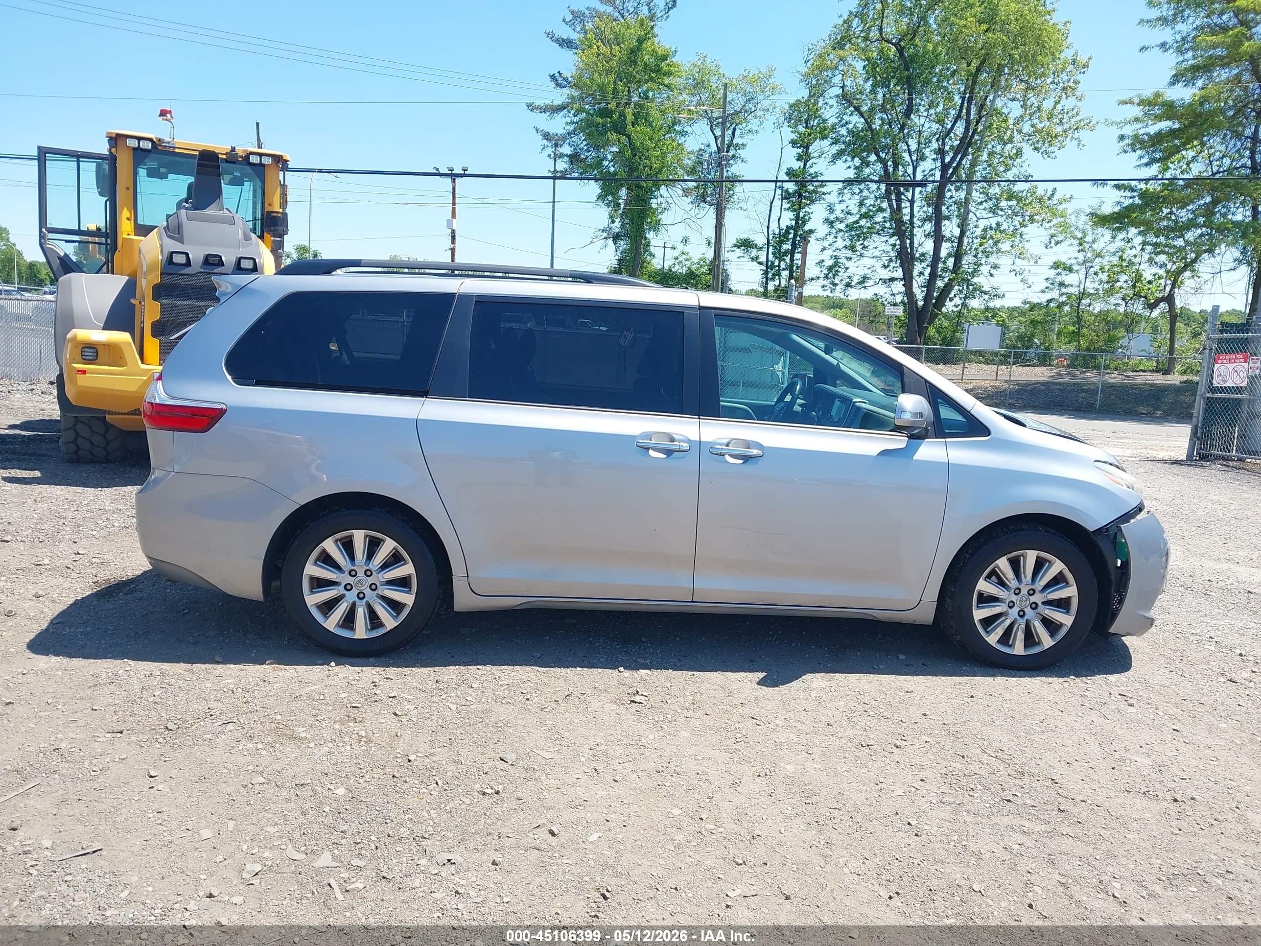 2015 Toyota Sienna Limited Premium 7 Passenger Серебряный vin: 5TDYK3DCXFS550136