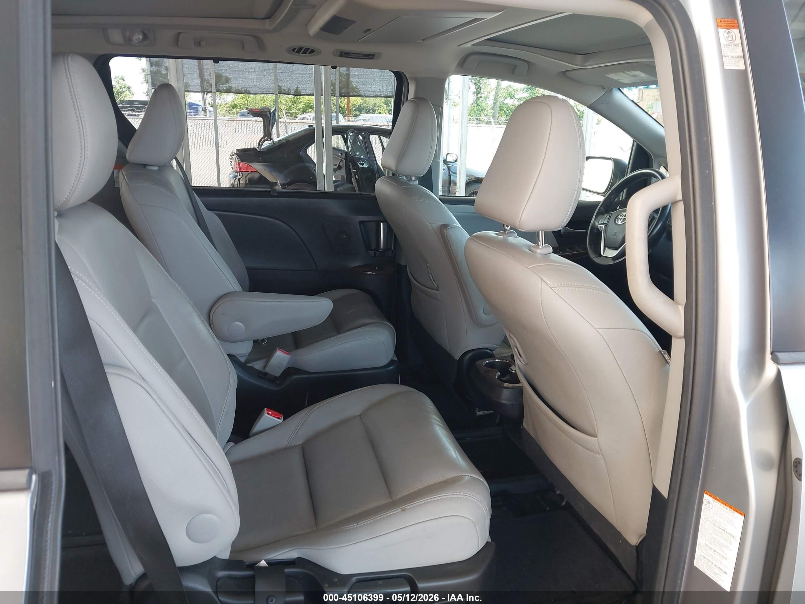 2015 Toyota Sienna Limited Premium 7 Passenger Серебряный vin: 5TDYK3DCXFS550136