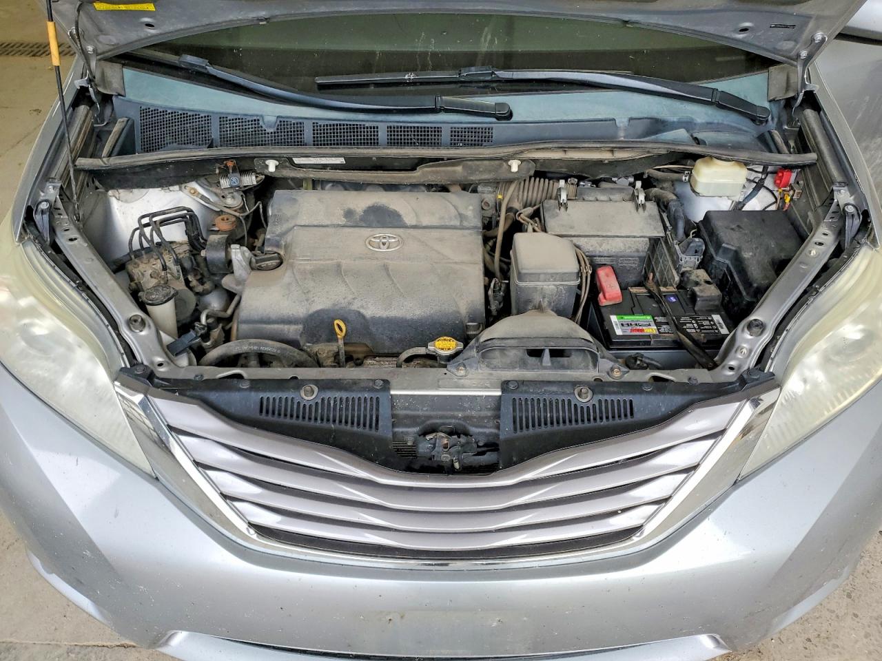 2015 Toyota Sienna Xle 8-passenger Silver vin: 5TDYK3DCXFS552050