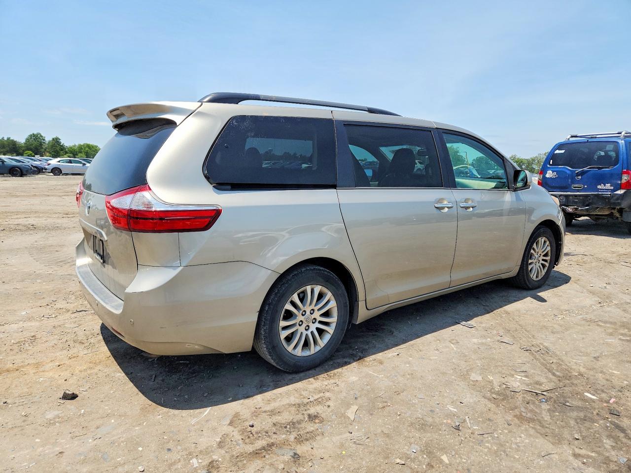 2015 Toyota Sienna Xle 8-passenger Gold vin: 5TDYK3DCXFS555854