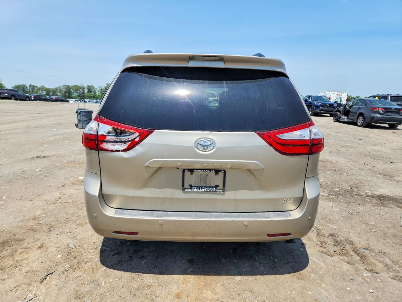 2015 Toyota Sienna Xle 8-passenger Gold vin: 5TDYK3DCXFS555854