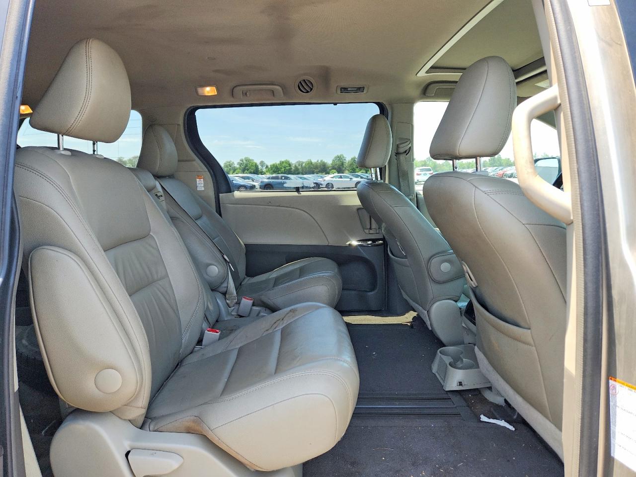 2015 Toyota Sienna Xle 8-passenger Gold vin: 5TDYK3DCXFS555854