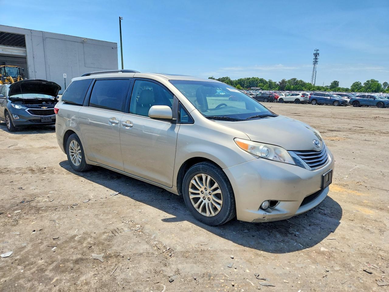 2015 Toyota Sienna Xle 8-passenger Gold vin: 5TDYK3DCXFS555854