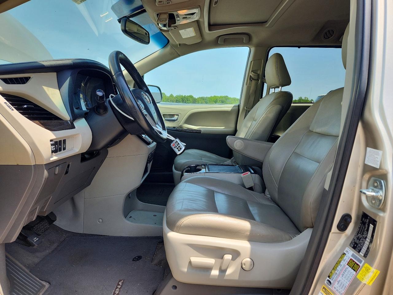 2015 Toyota Sienna Xle 8-passenger Gold vin: 5TDYK3DCXFS555854