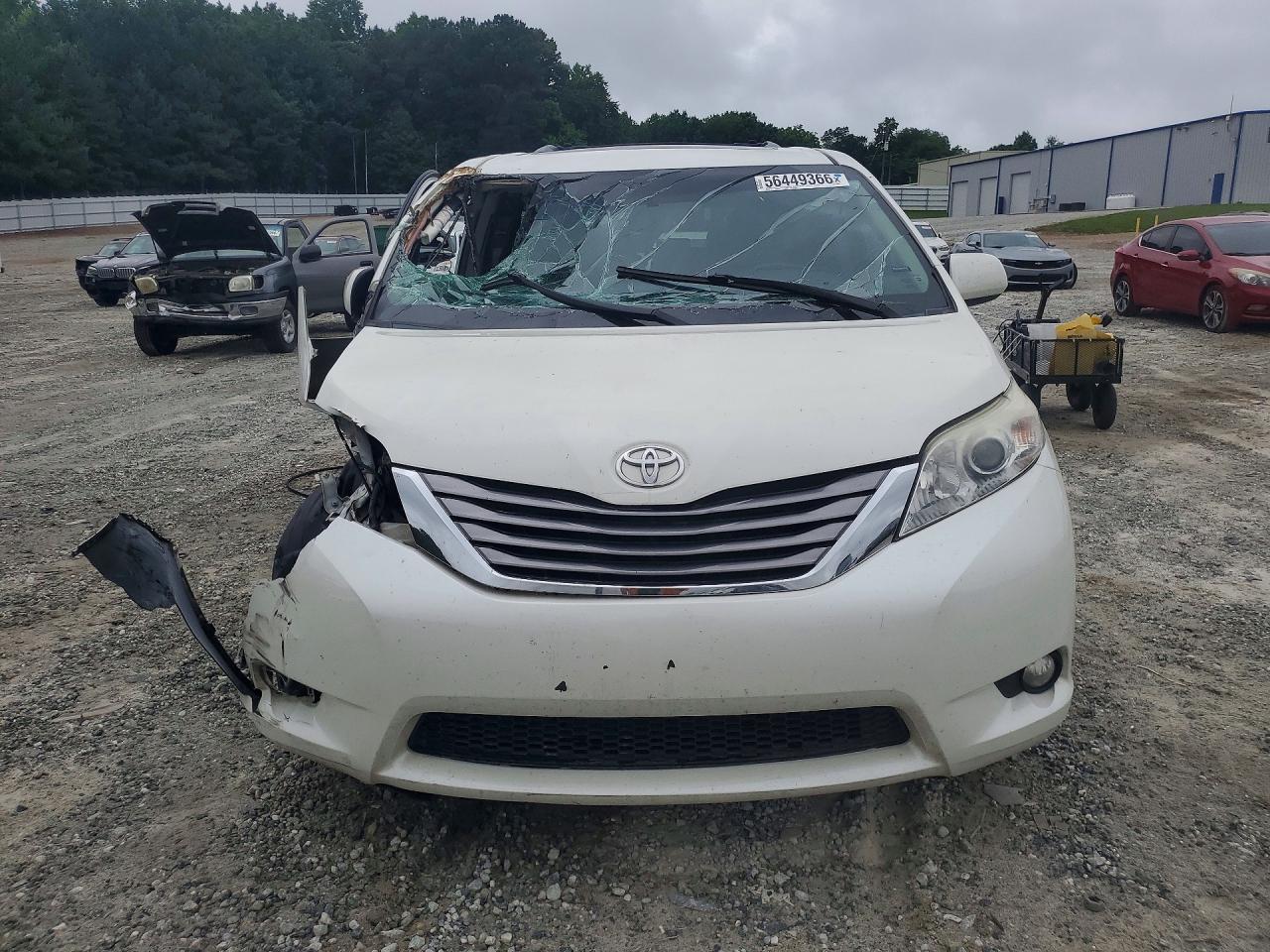 2015 Toyota Sienna Xle 8-passenger White vin: 5TDYK3DCXFS570497