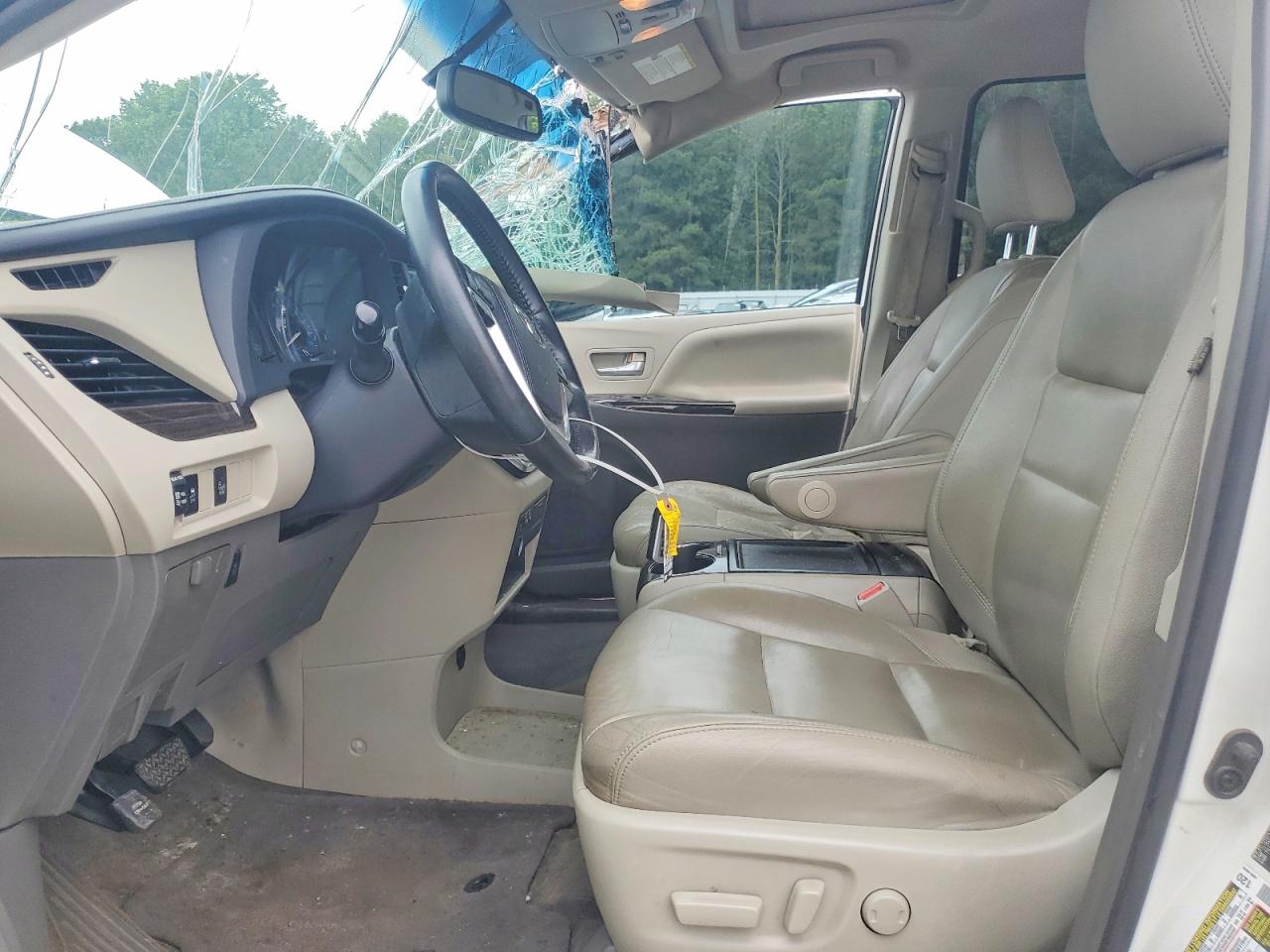 2015 Toyota Sienna Xle 8-passenger White vin: 5TDYK3DCXFS570497