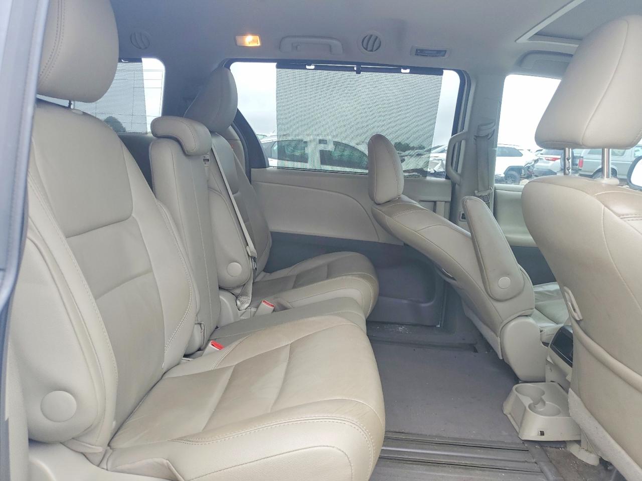 2015 Toyota Sienna Xle 8-passenger White vin: 5TDYK3DCXFS570497