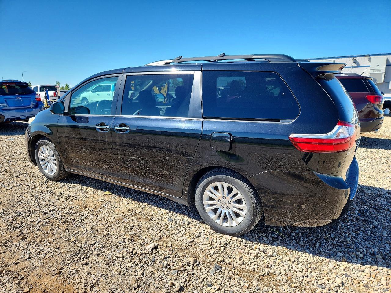 2015 Toyota Sienna Xle 8-passenger Black vin: 5TDYK3DCXFS571083