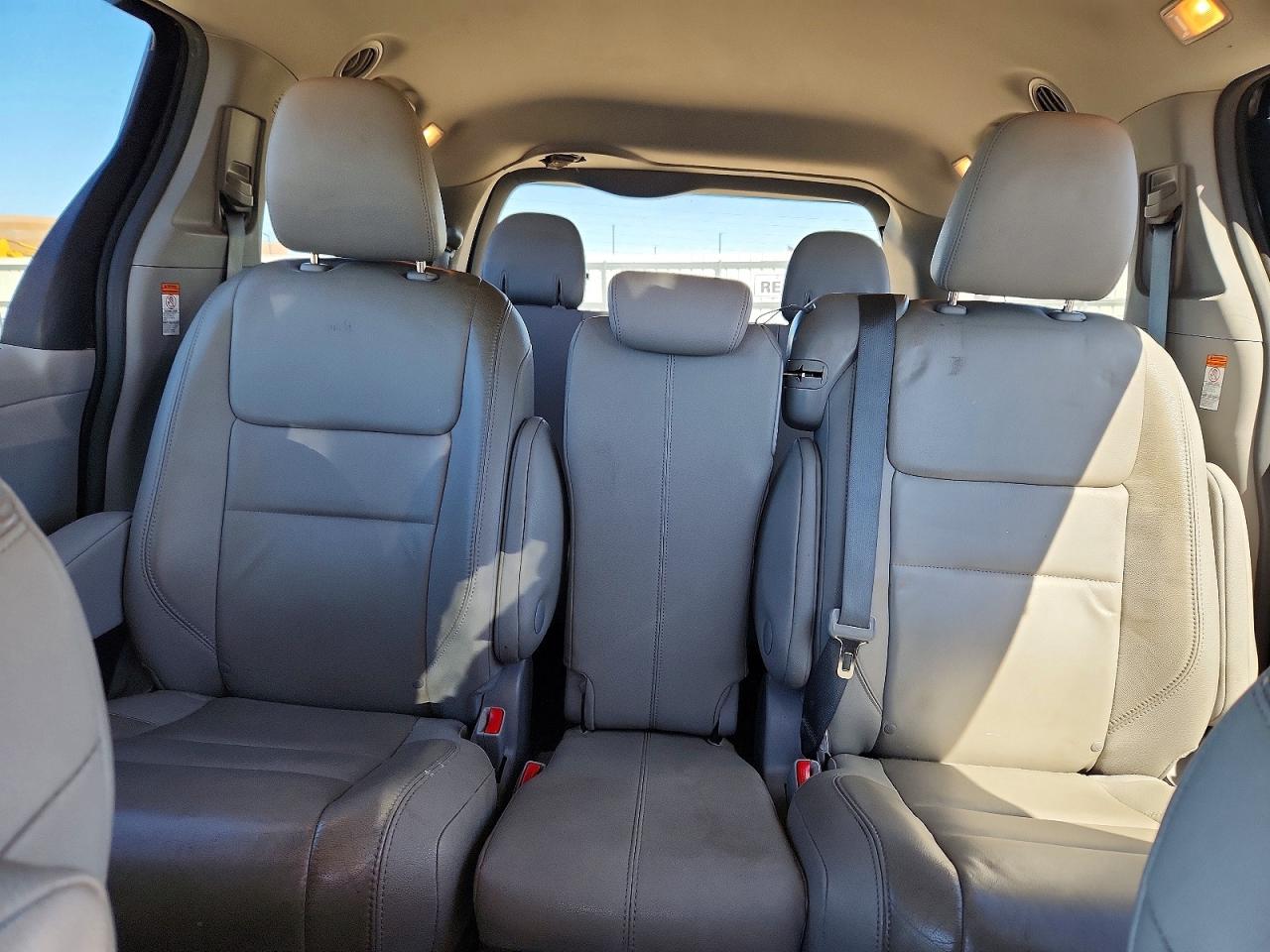 2015 Toyota Sienna Xle 8-passenger Black vin: 5TDYK3DCXFS571083