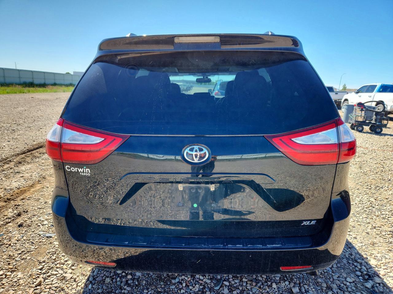 2015 Toyota Sienna Xle 8-passenger Black vin: 5TDYK3DCXFS571083