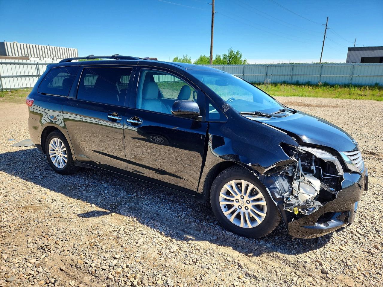 2015 Toyota Sienna Xle 8-passenger Black vin: 5TDYK3DCXFS571083