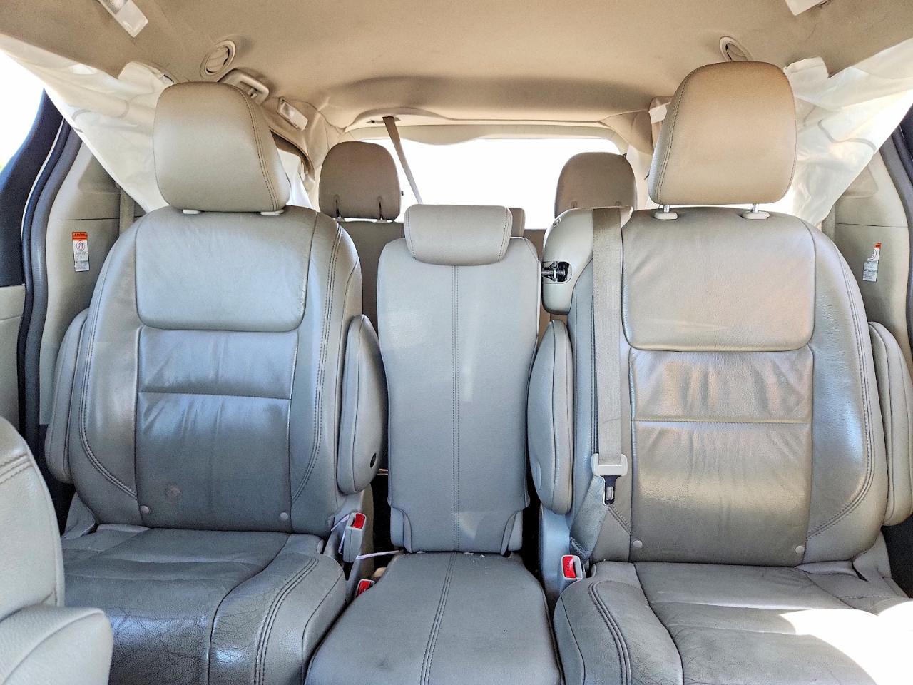 2015 Toyota Sienna Xle 8-passenger White vin: 5TDYK3DCXFS573156