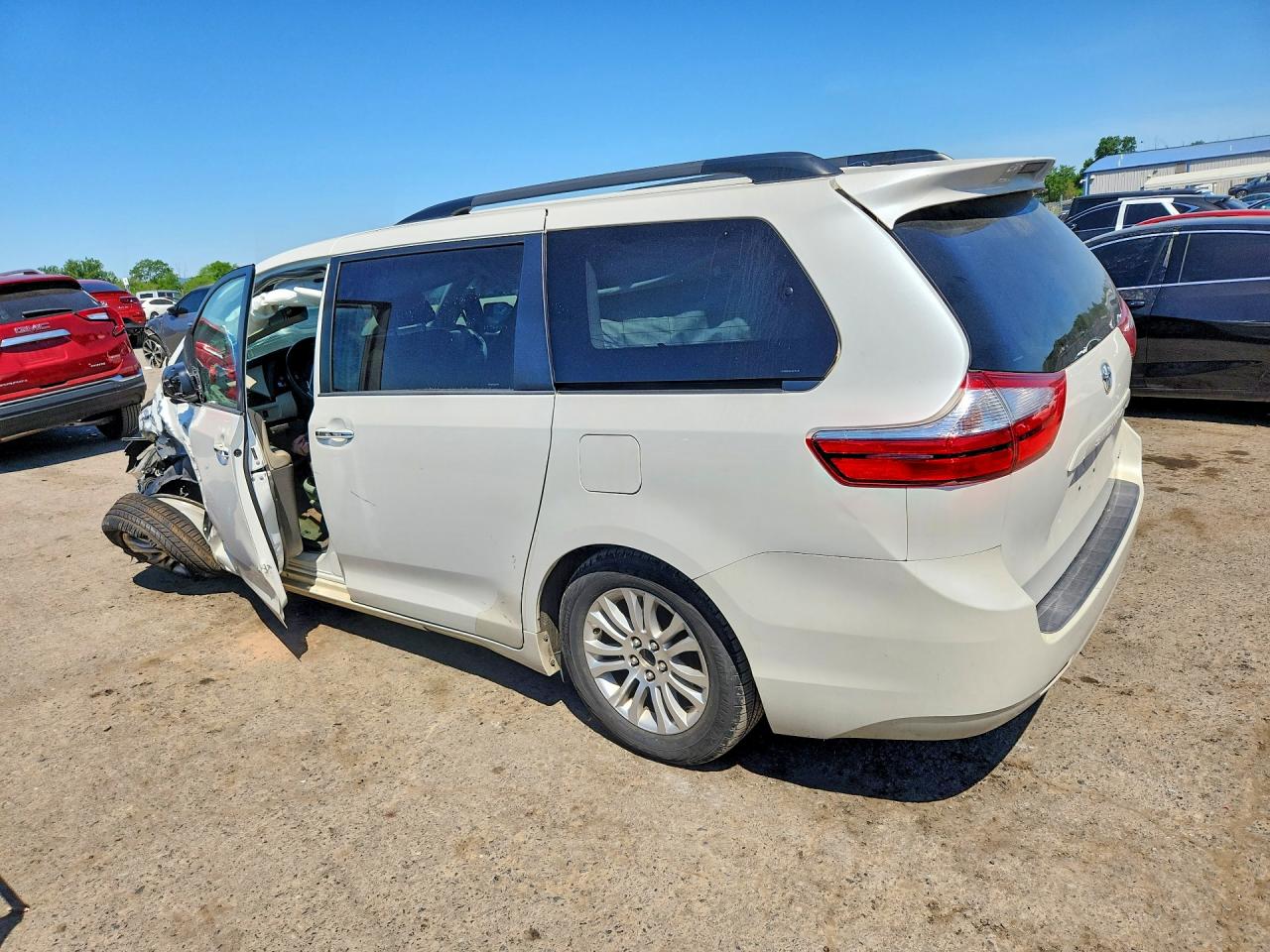 2015 Toyota Sienna Xle 8-passenger White vin: 5TDYK3DCXFS573156