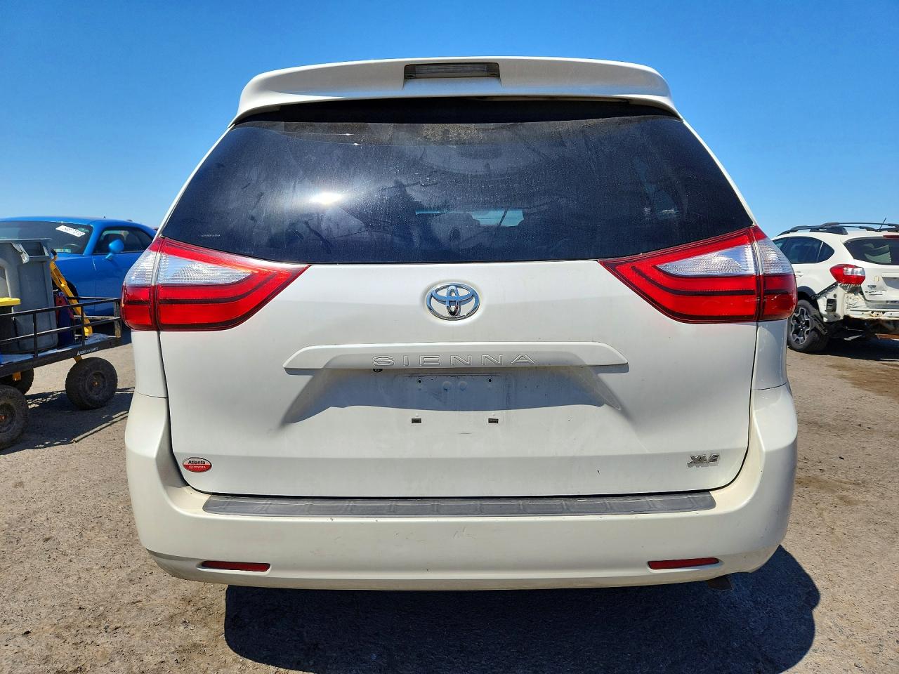 2015 Toyota Sienna Xle 8-passenger White vin: 5TDYK3DCXFS573156