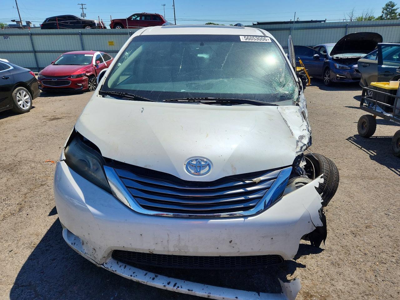 2015 Toyota Sienna Xle 8-passenger White vin: 5TDYK3DCXFS573156