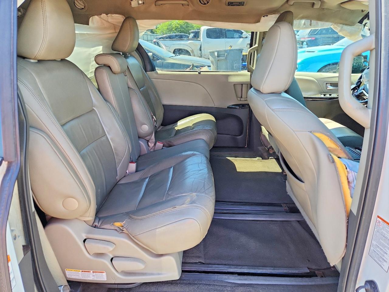 2015 Toyota Sienna Xle 8-passenger White vin: 5TDYK3DCXFS573156