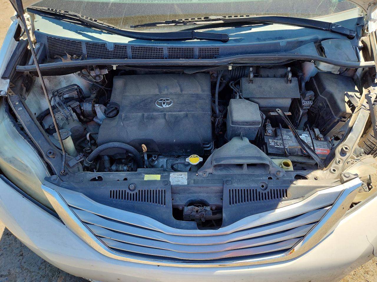 2015 Toyota Sienna Xle 8-passenger White vin: 5TDYK3DCXFS573156