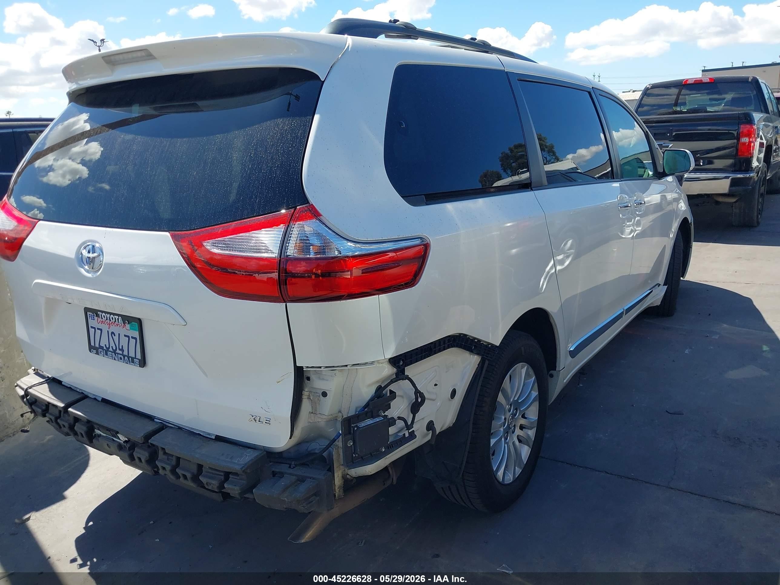 2015 Toyota Sienna Xle 8 Passenger Белый vin: 5TDYK3DCXFS575490