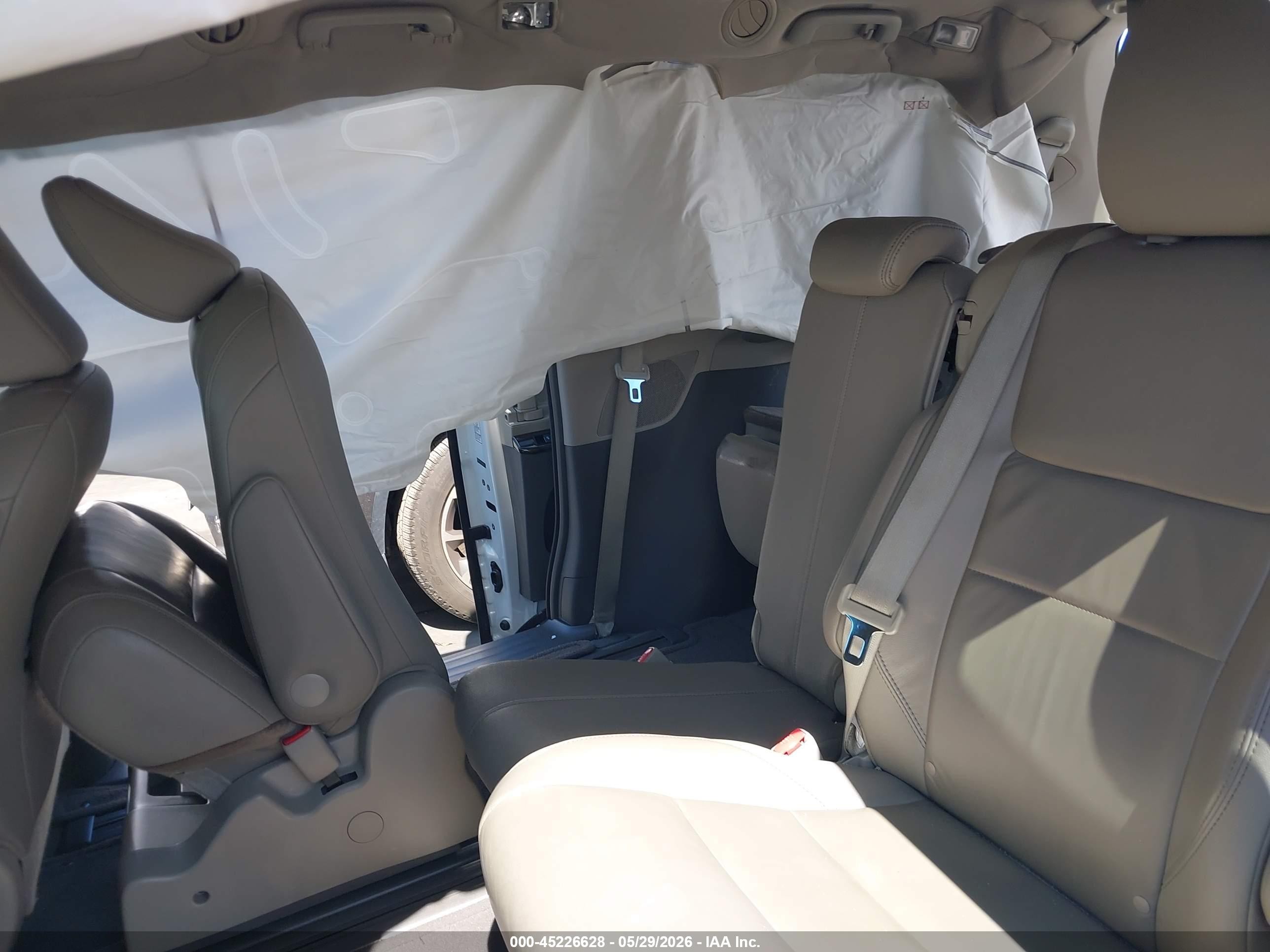 2015 Toyota Sienna Xle 8 Passenger Белый vin: 5TDYK3DCXFS575490
