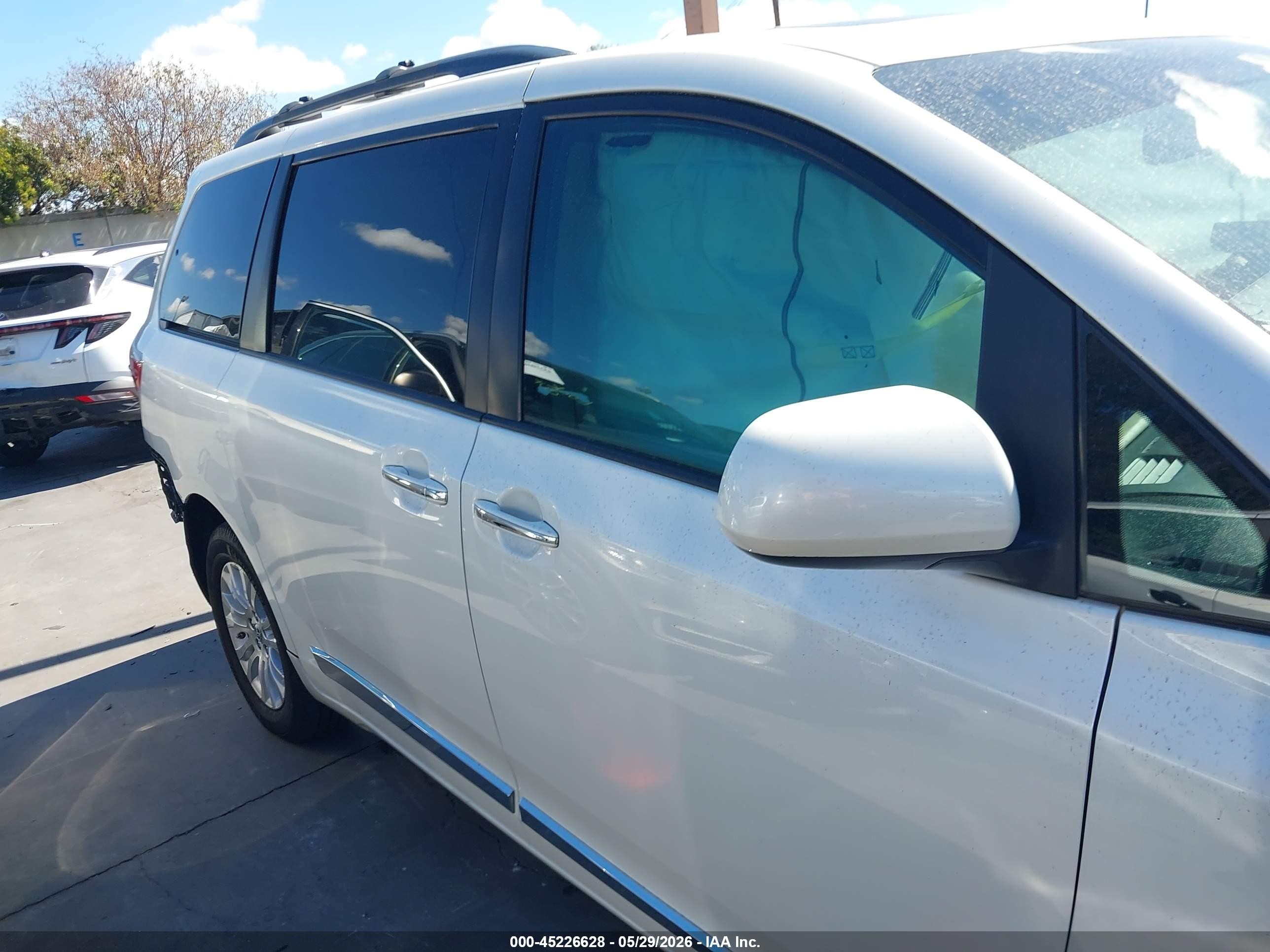 2015 Toyota Sienna Xle 8 Passenger Белый vin: 5TDYK3DCXFS575490