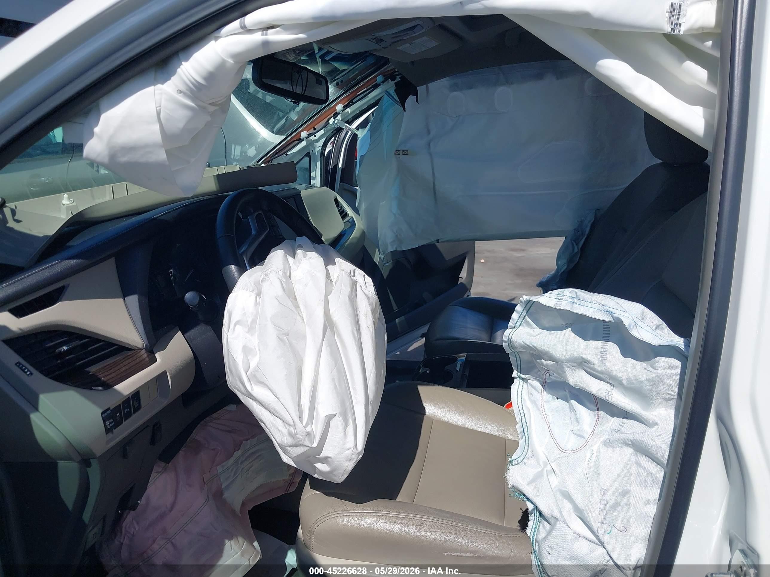 2015 Toyota Sienna Xle 8 Passenger Белый vin: 5TDYK3DCXFS575490