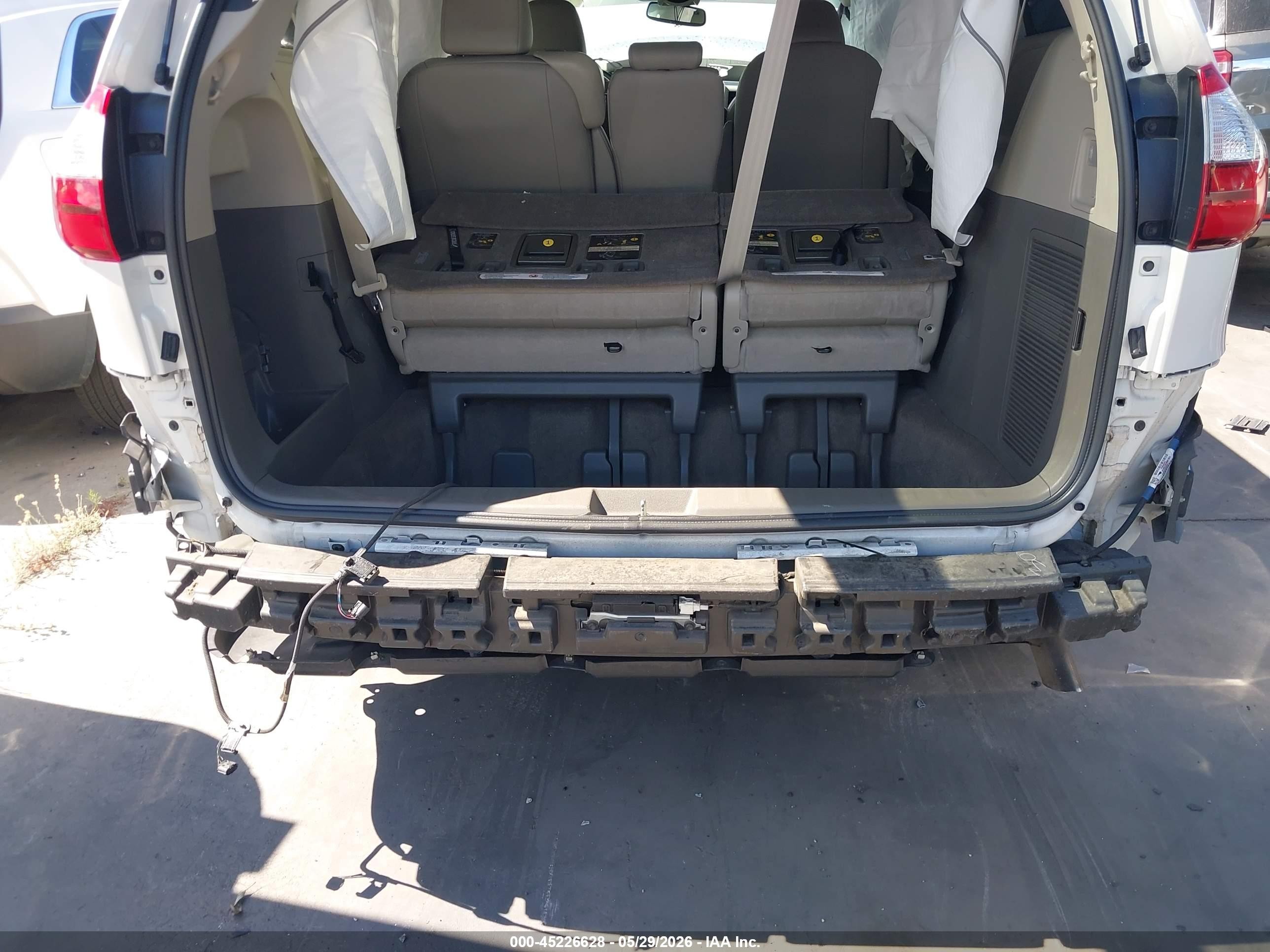 2015 Toyota Sienna Xle 8 Passenger Белый vin: 5TDYK3DCXFS575490