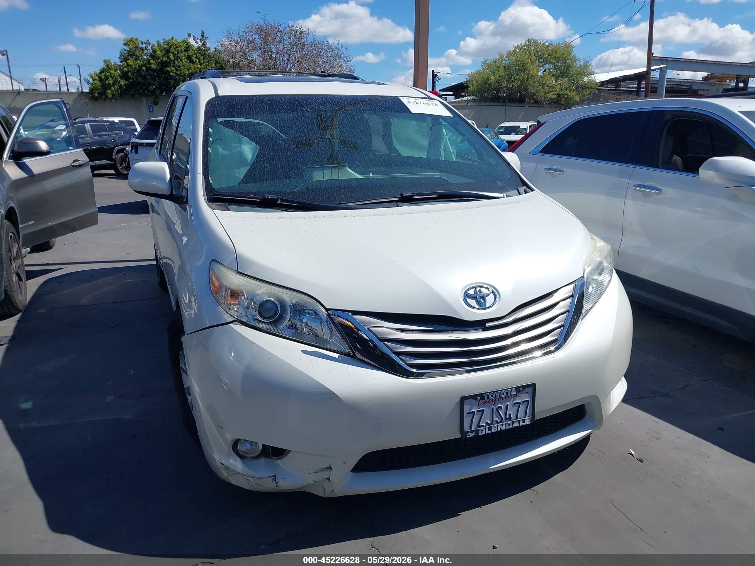 2015 Toyota Sienna Xle 8 Passenger Белый vin: 5TDYK3DCXFS575490